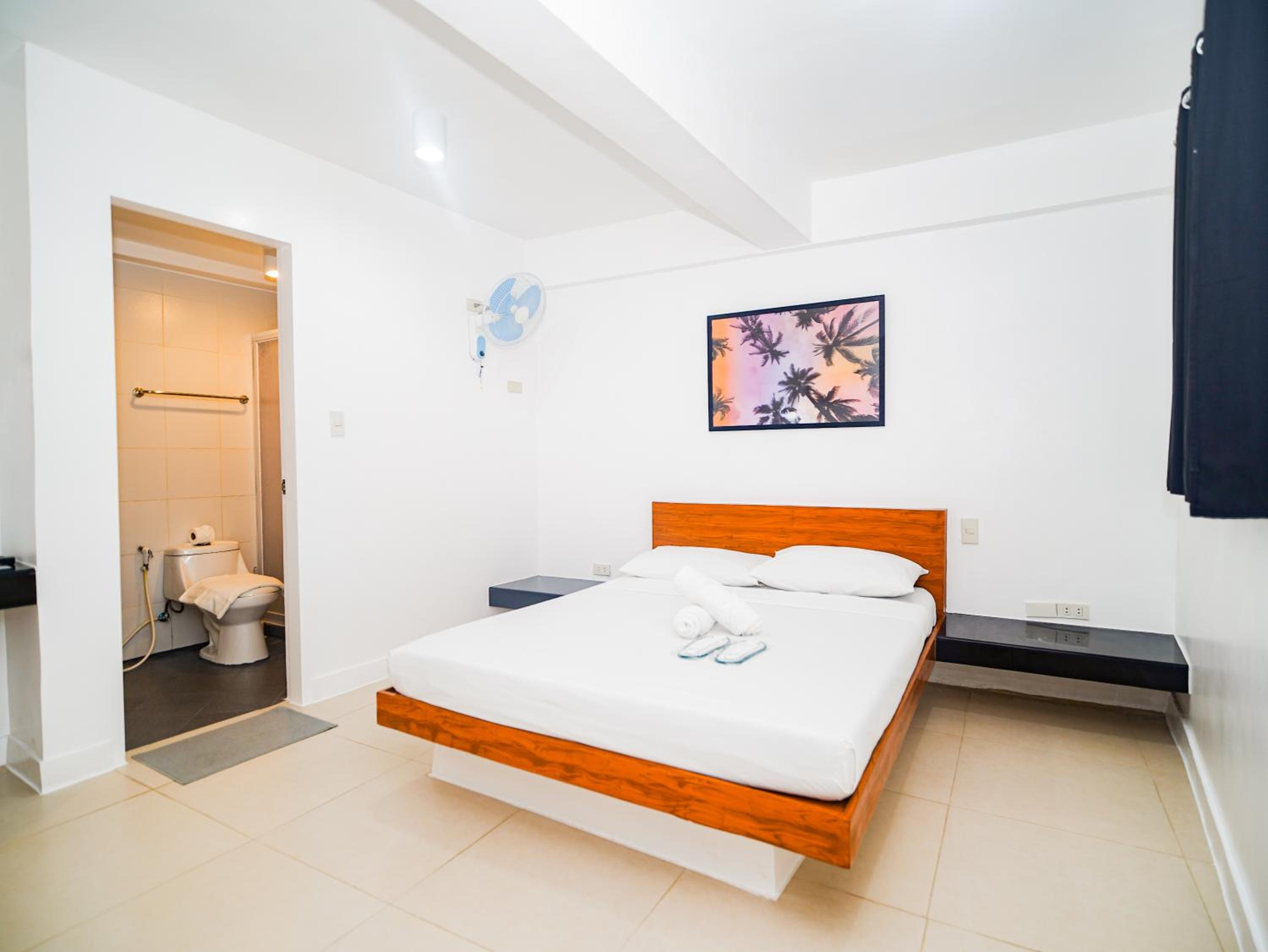 Standard Queen Room - Photo 9