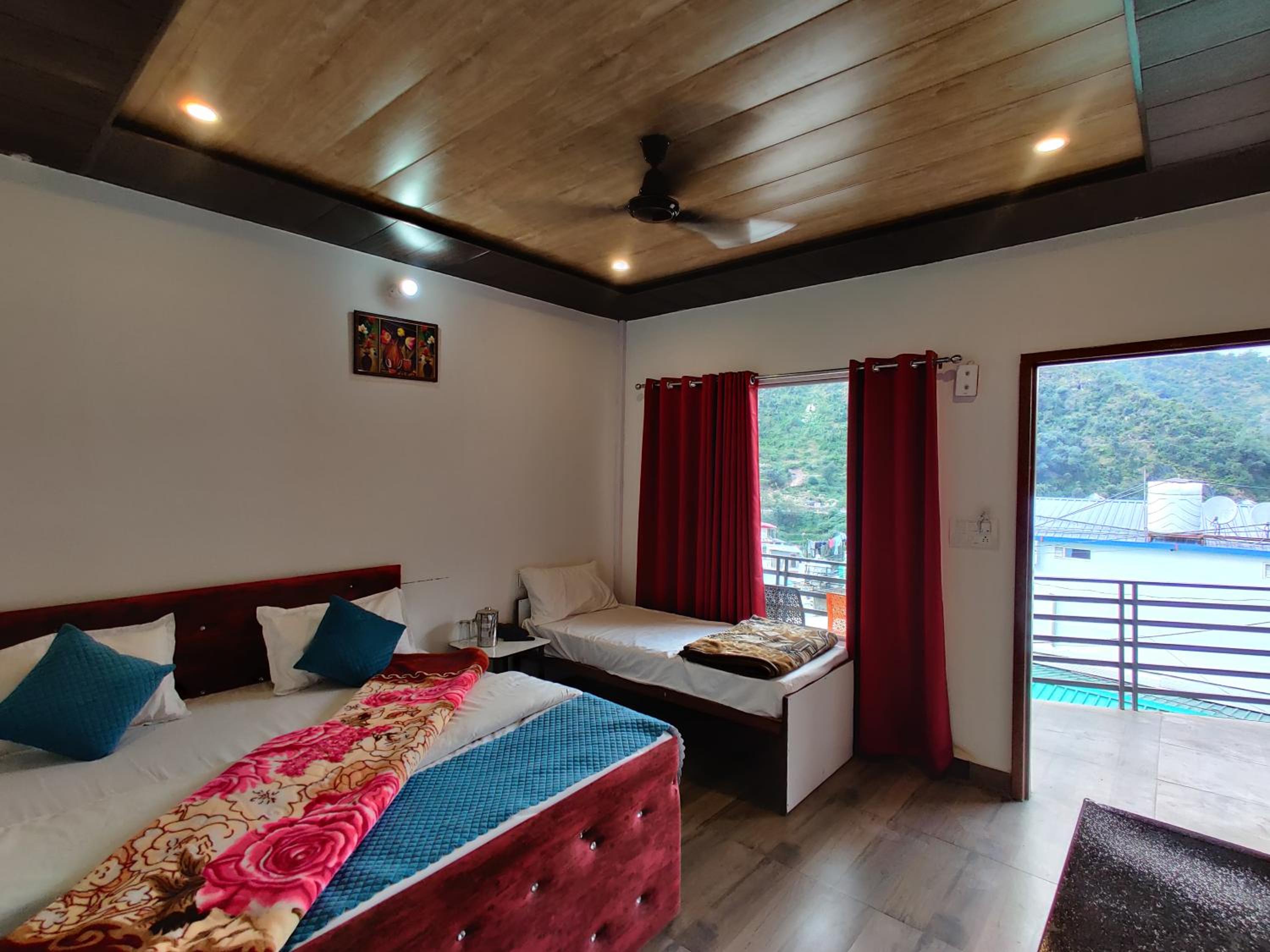 Triple Room With Mountain View