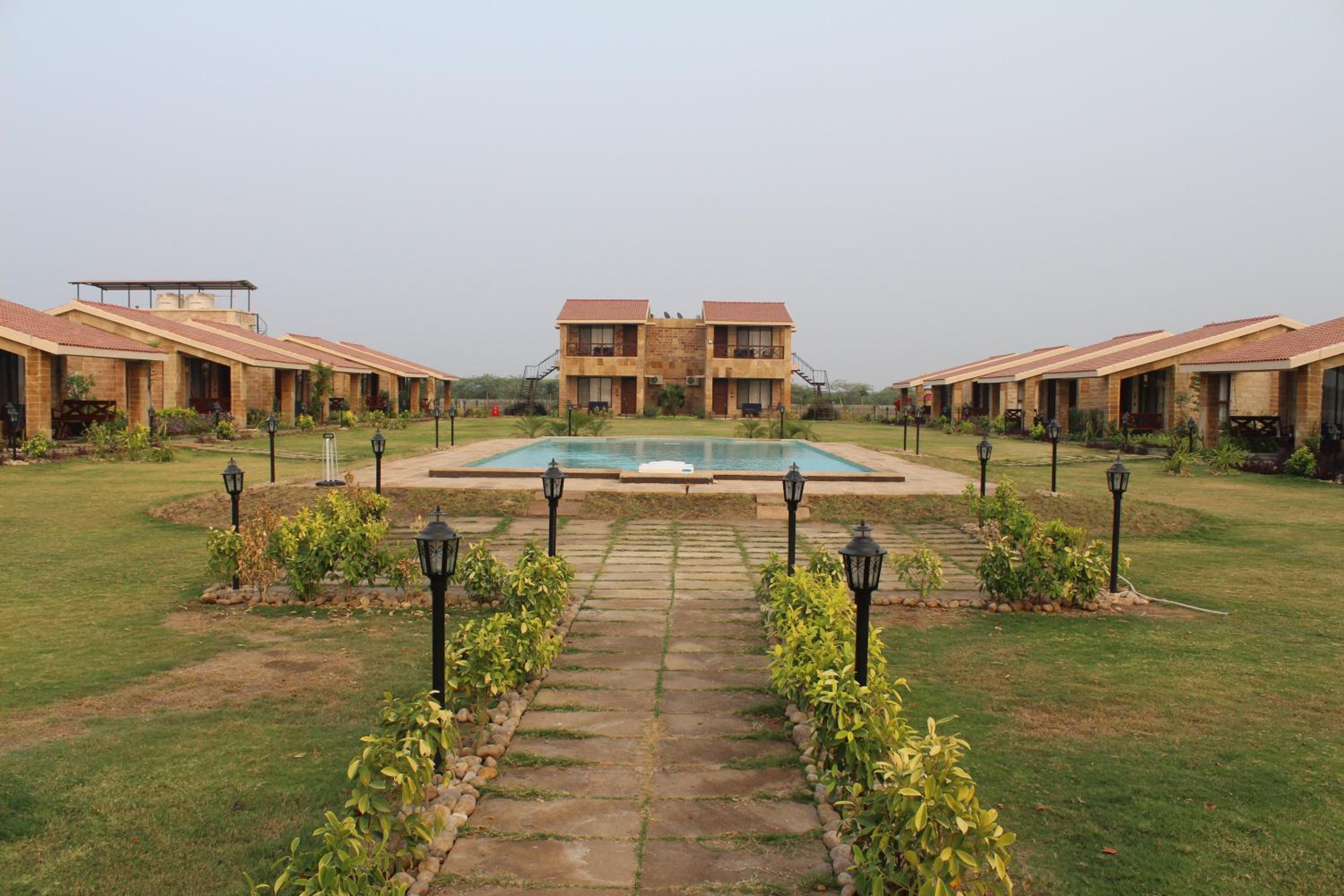 Junior Suite: Complimentary Hi-Tea, Complimentary INR 500 Hotel Credit  photo 3