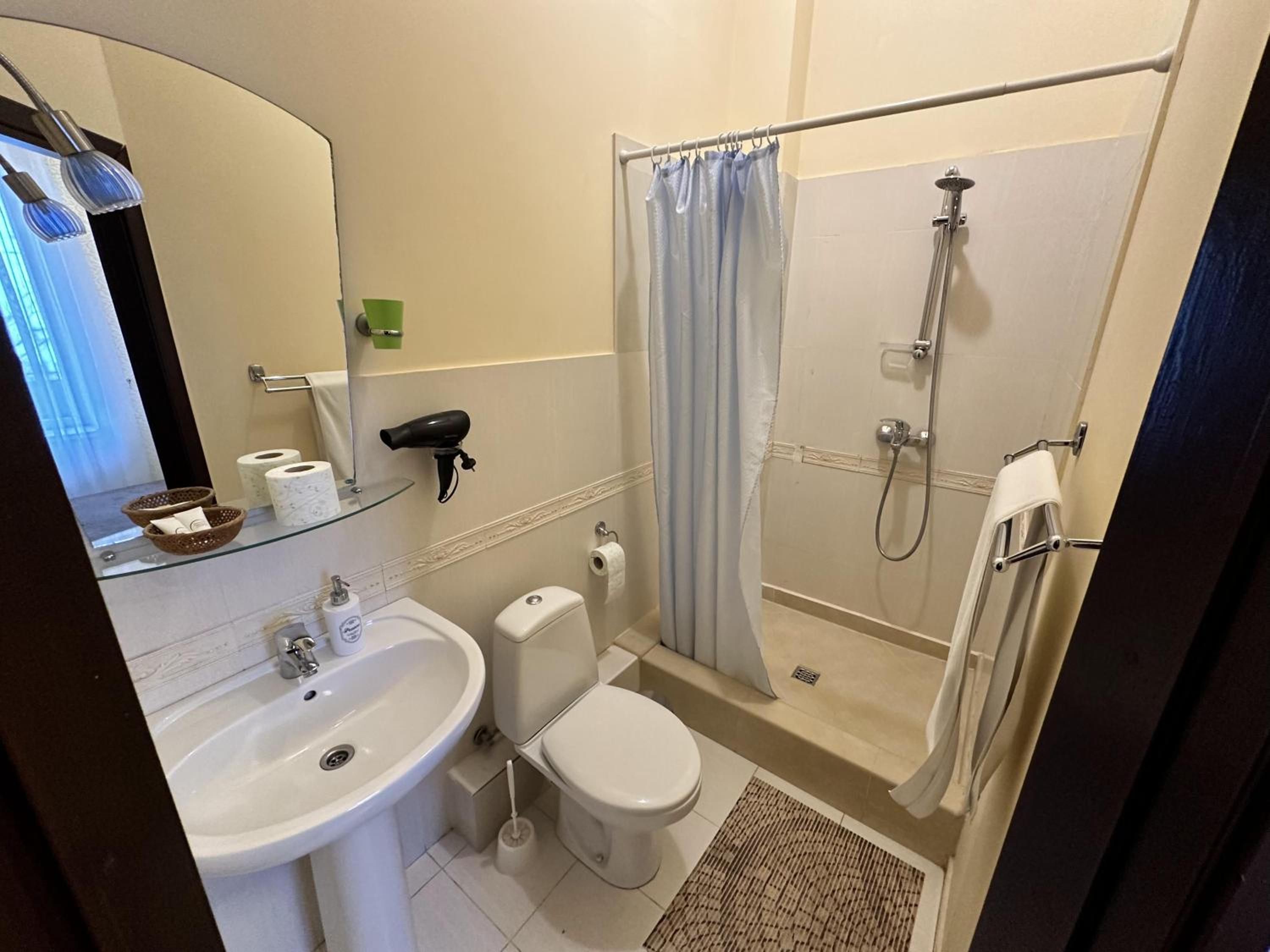 Economy Double Room photo 3