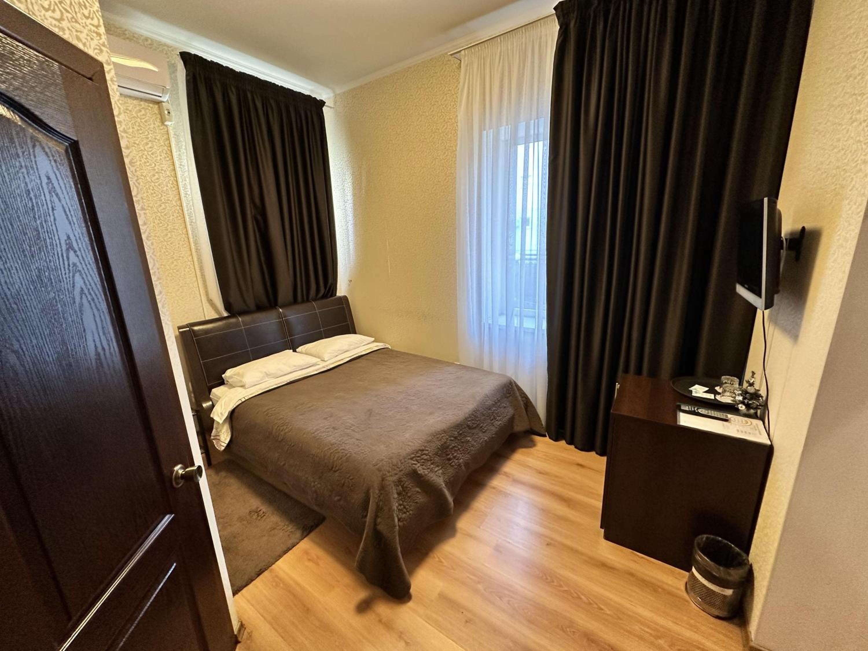 Economy Double Room photo 2