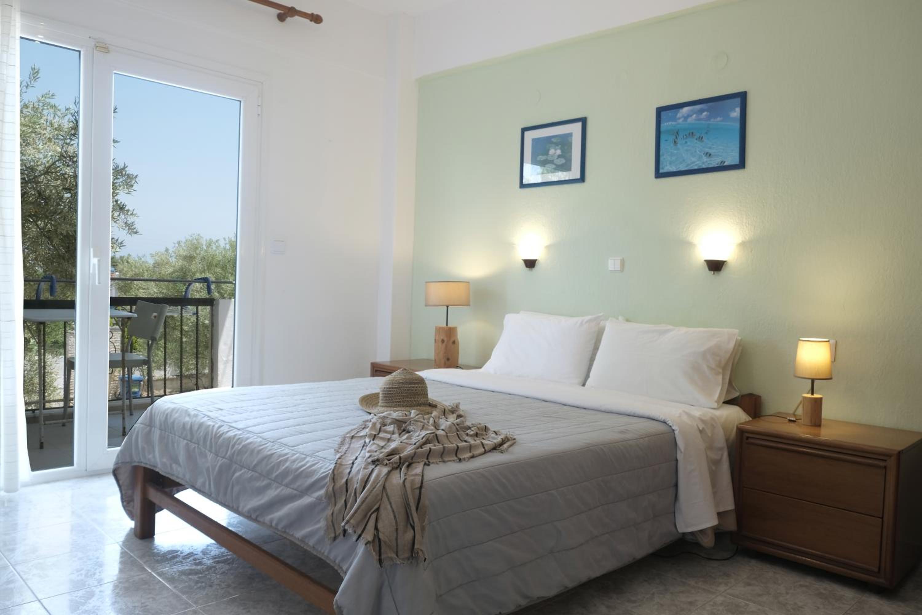 Studio (2 Adults)