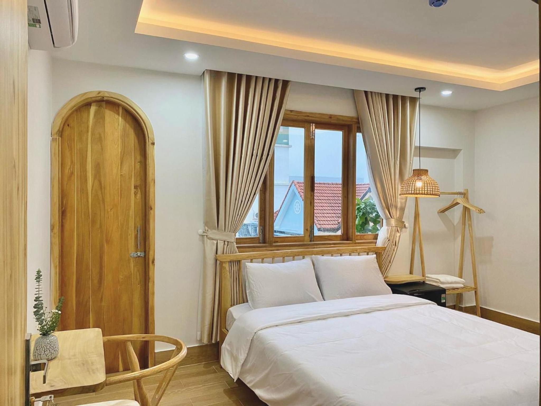 Queen Room with Balcony