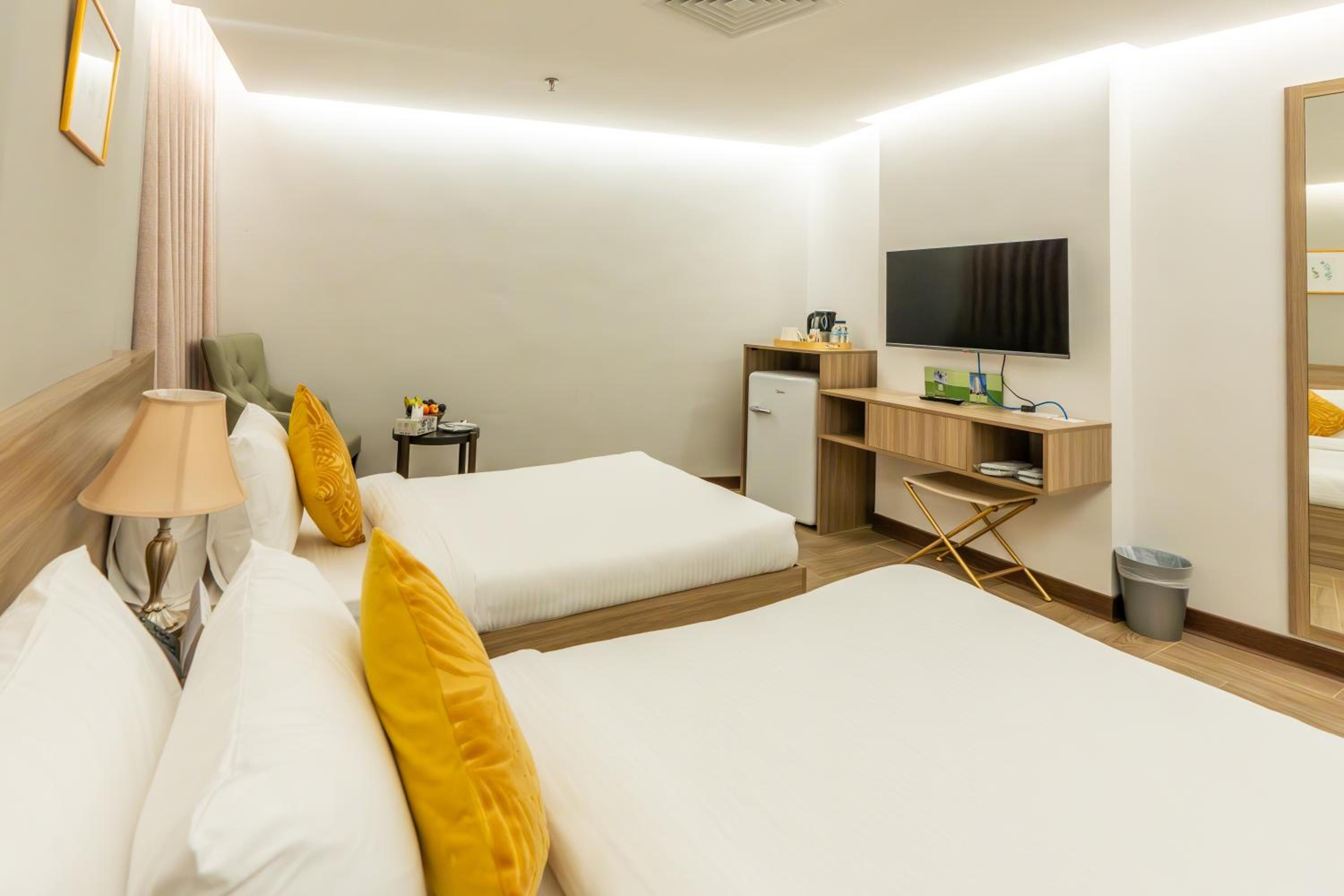 Twin Room - Disability Access - Photo 5