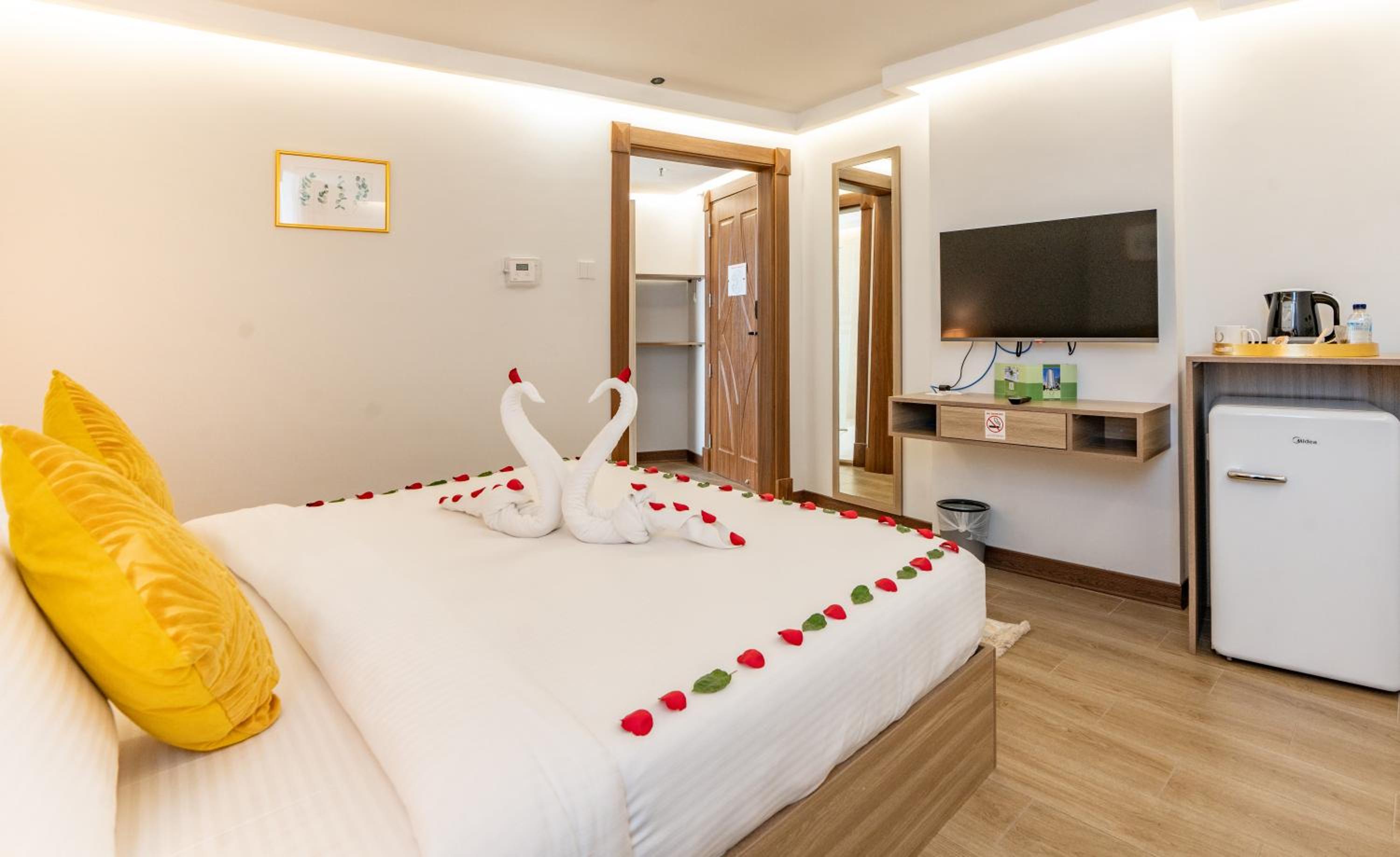 Deluxe Room - Photo 7