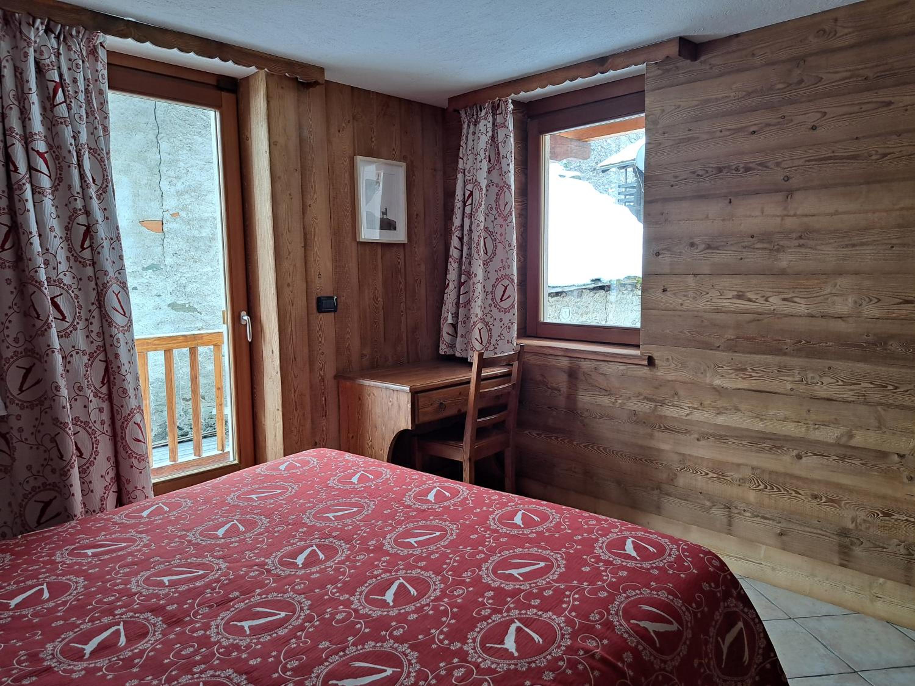 Double or Twin Room with Mountain View - Photo 1