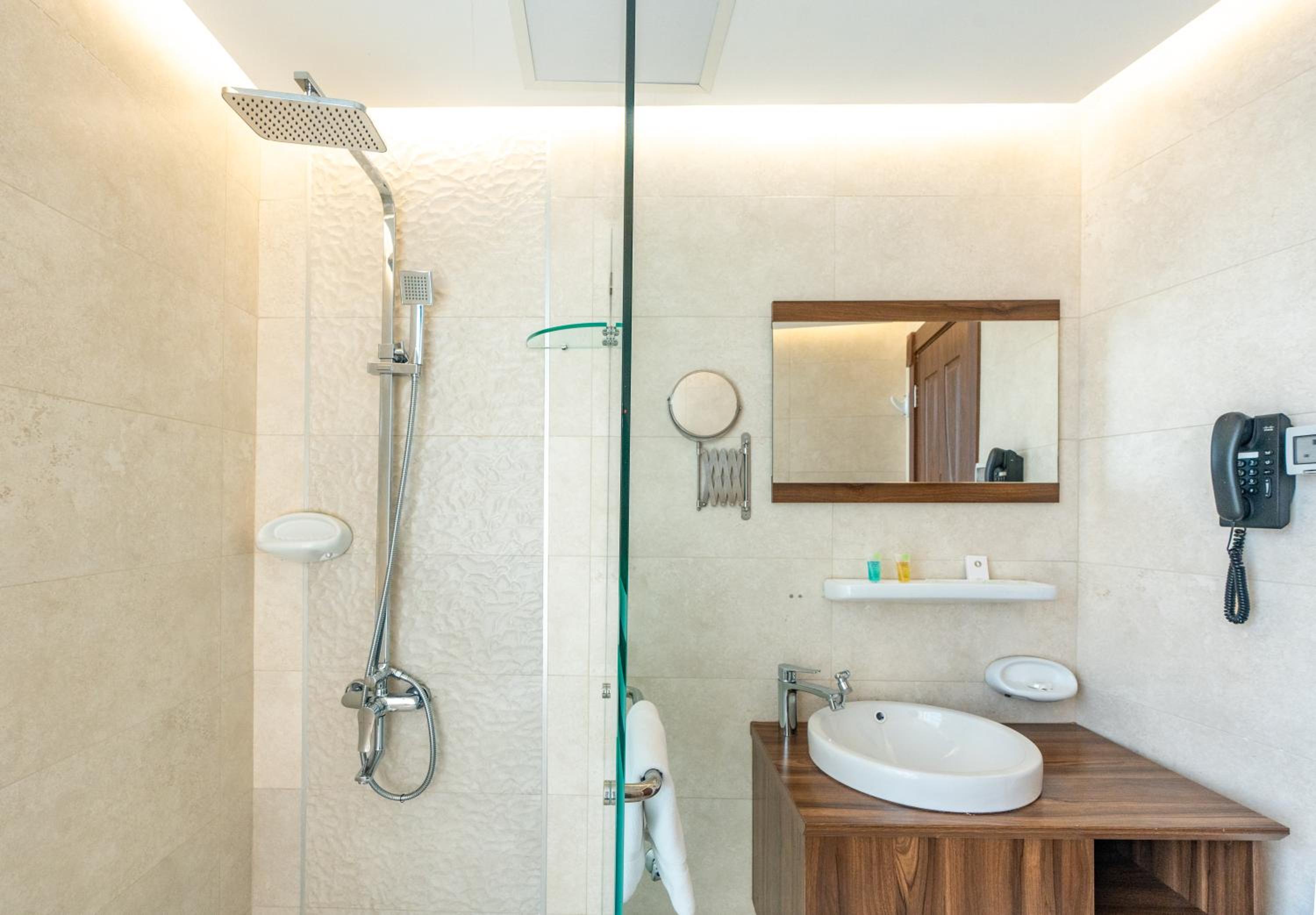 Deluxe Double Room with Sea View - Photo 3
