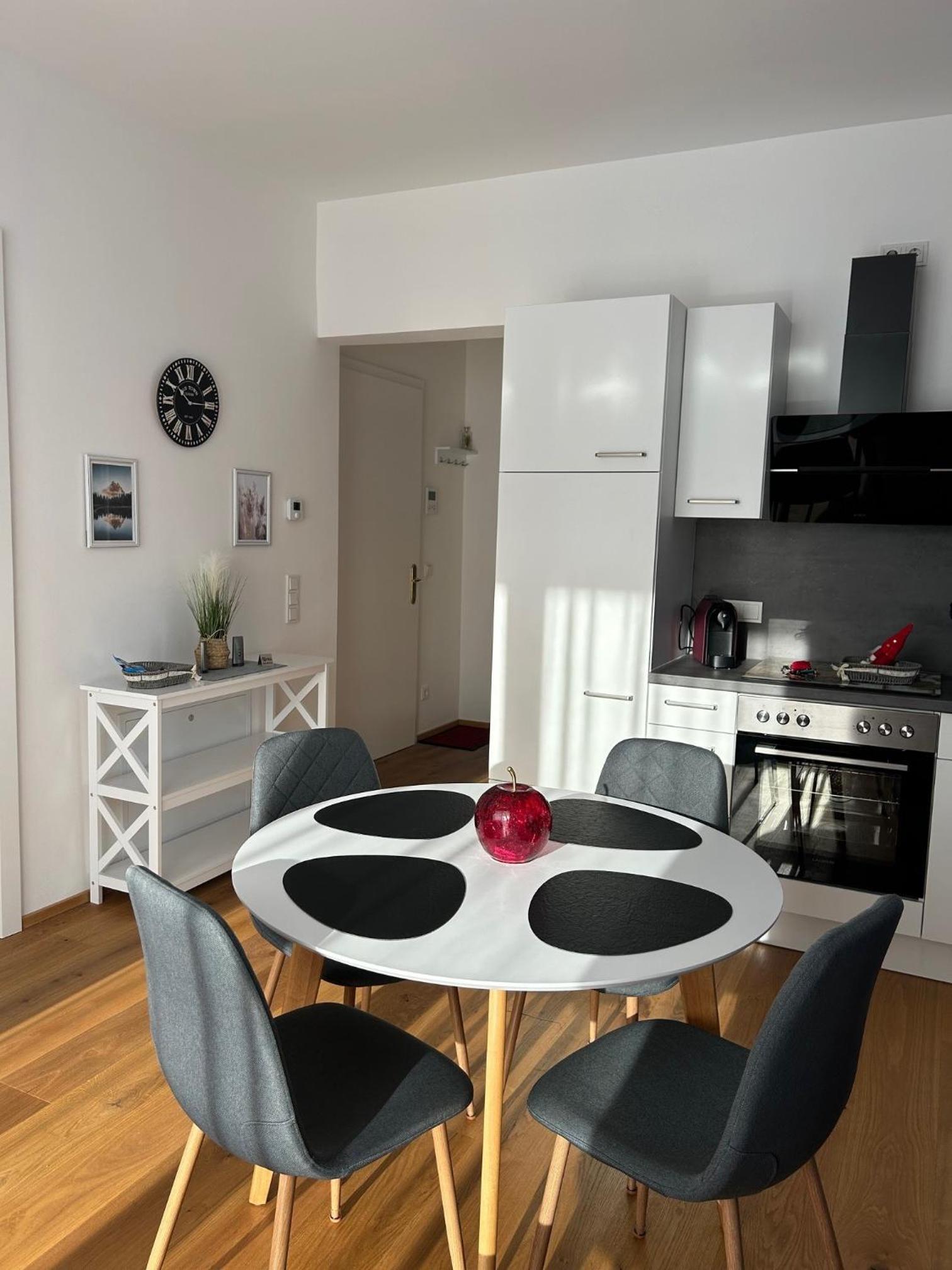 Apartment with Mountain View photo 2
