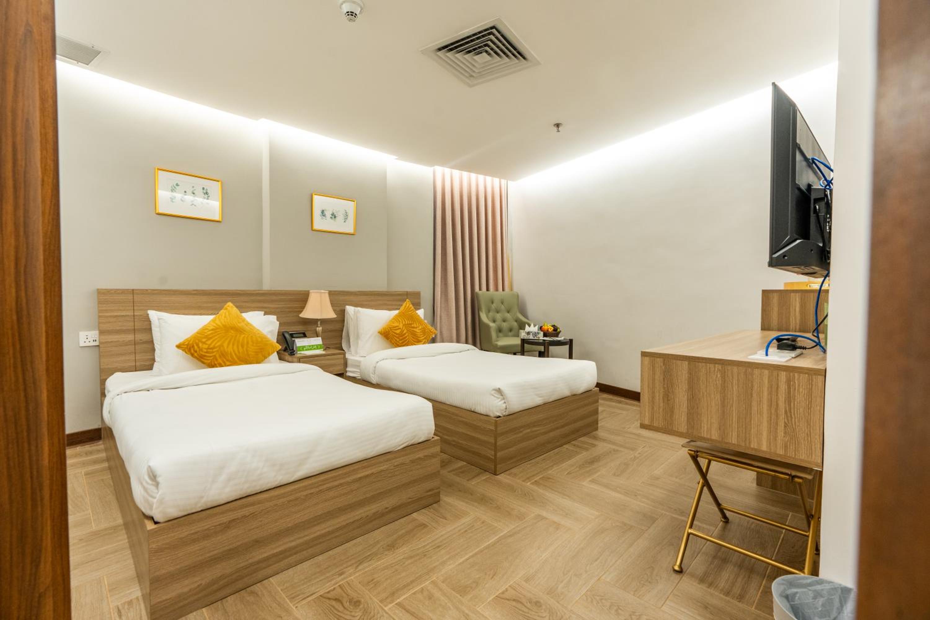 Standard Twin Room with Sea View - Photo 5