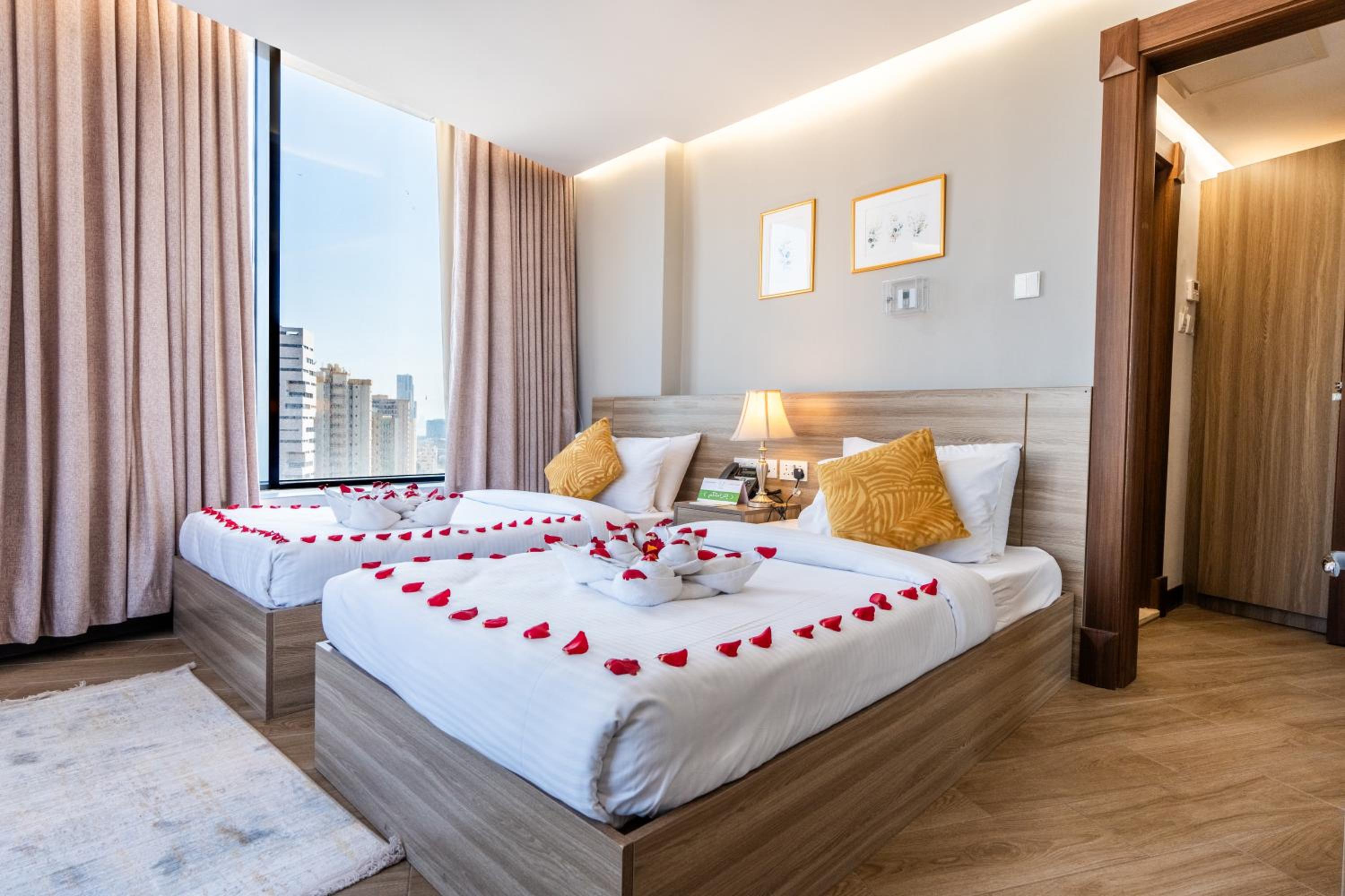 Standard Twin Room with Sea View - Photo 6
