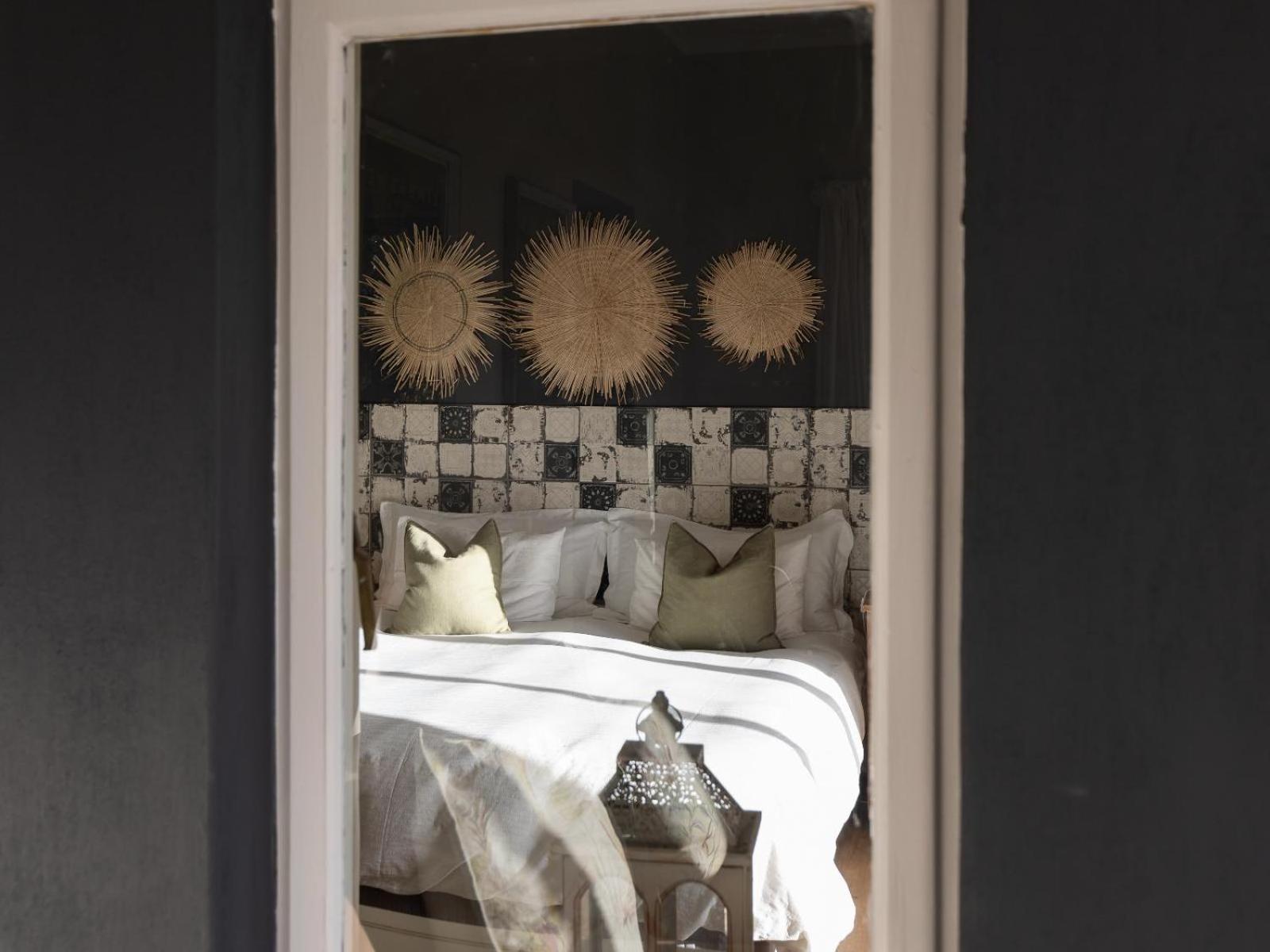 Suite with Pool View - Photo 10