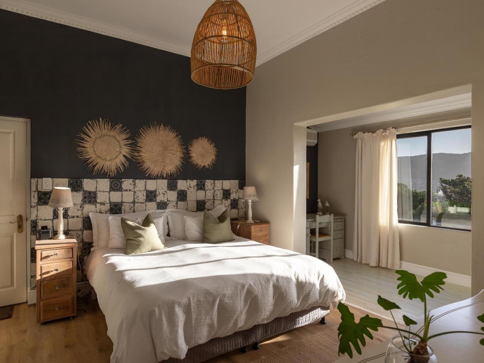 Suite with Pool View - Photo 1