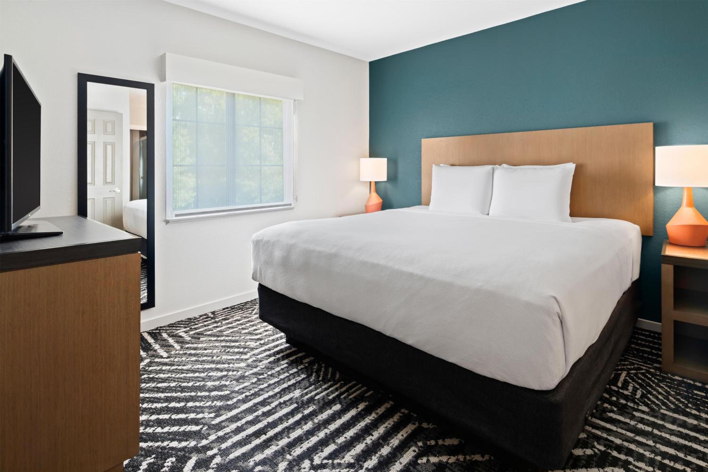 One-Bedroom King Suite with Murphy Bed