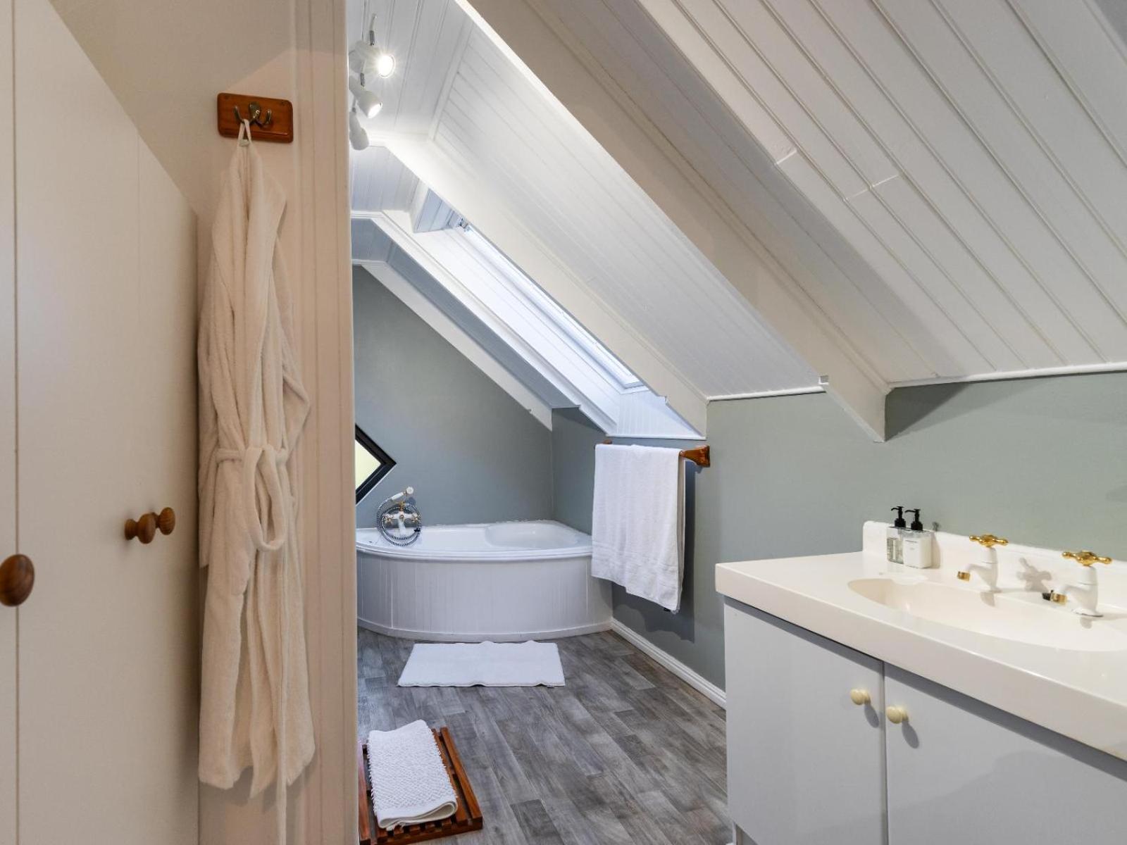 Suite with Mountain View - Photo 14