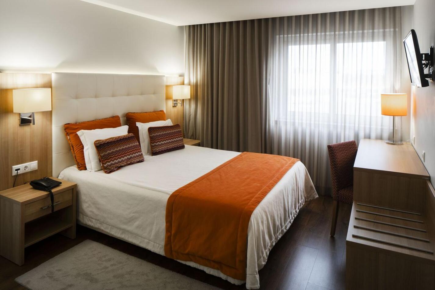 Double or Twin Room with Extra Bed thumbnail 5