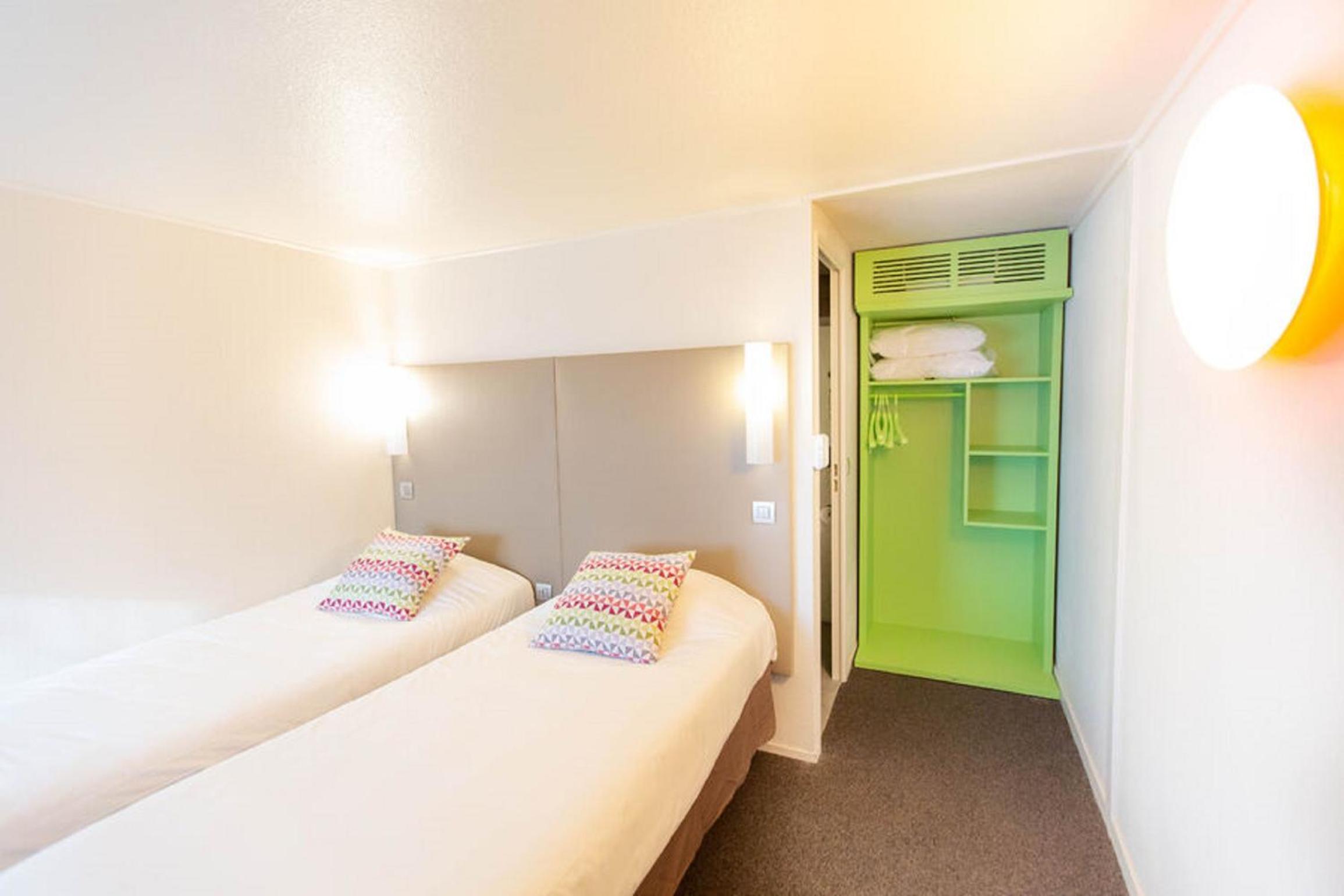 Standard Twin Room with One Single Bed - Up to Ten Years - Photo 1