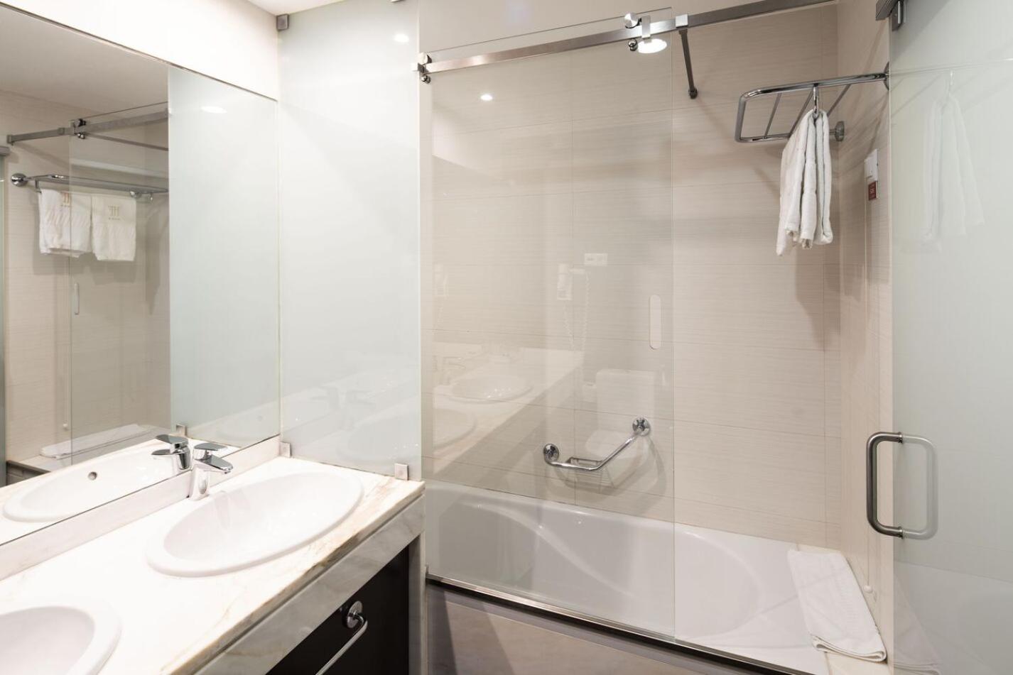 Double or Twin Room with Sanctuary View thumbnail 5