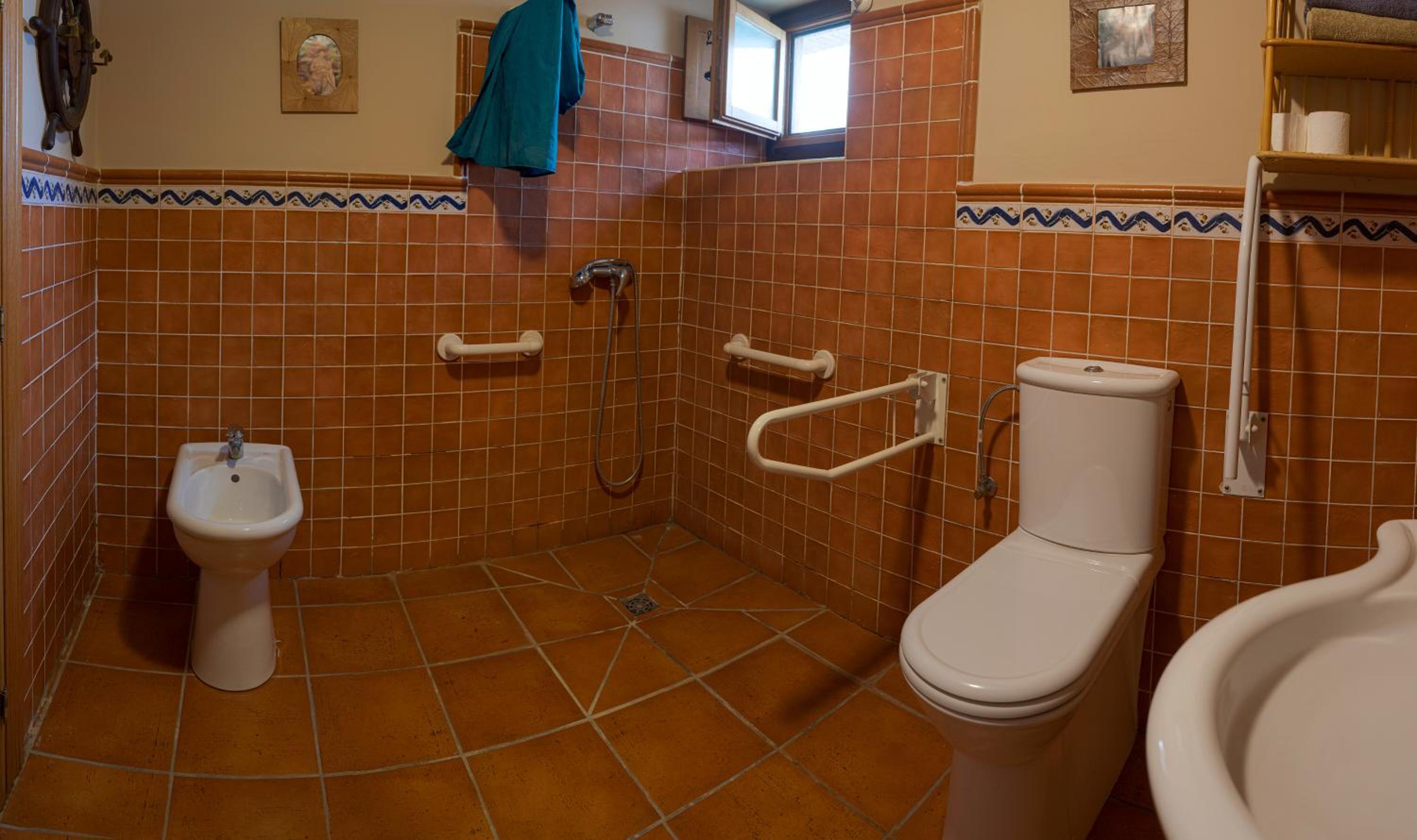 Seven-Bedroom House photo 3