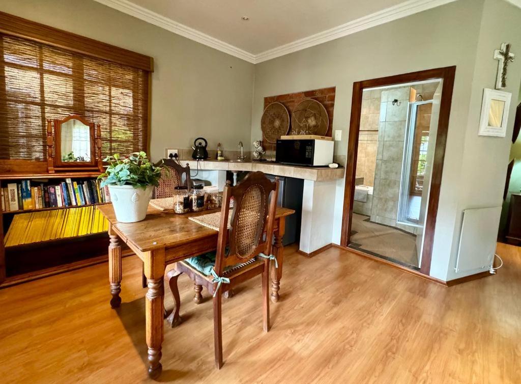 Cottage with Garden View - Photo 11