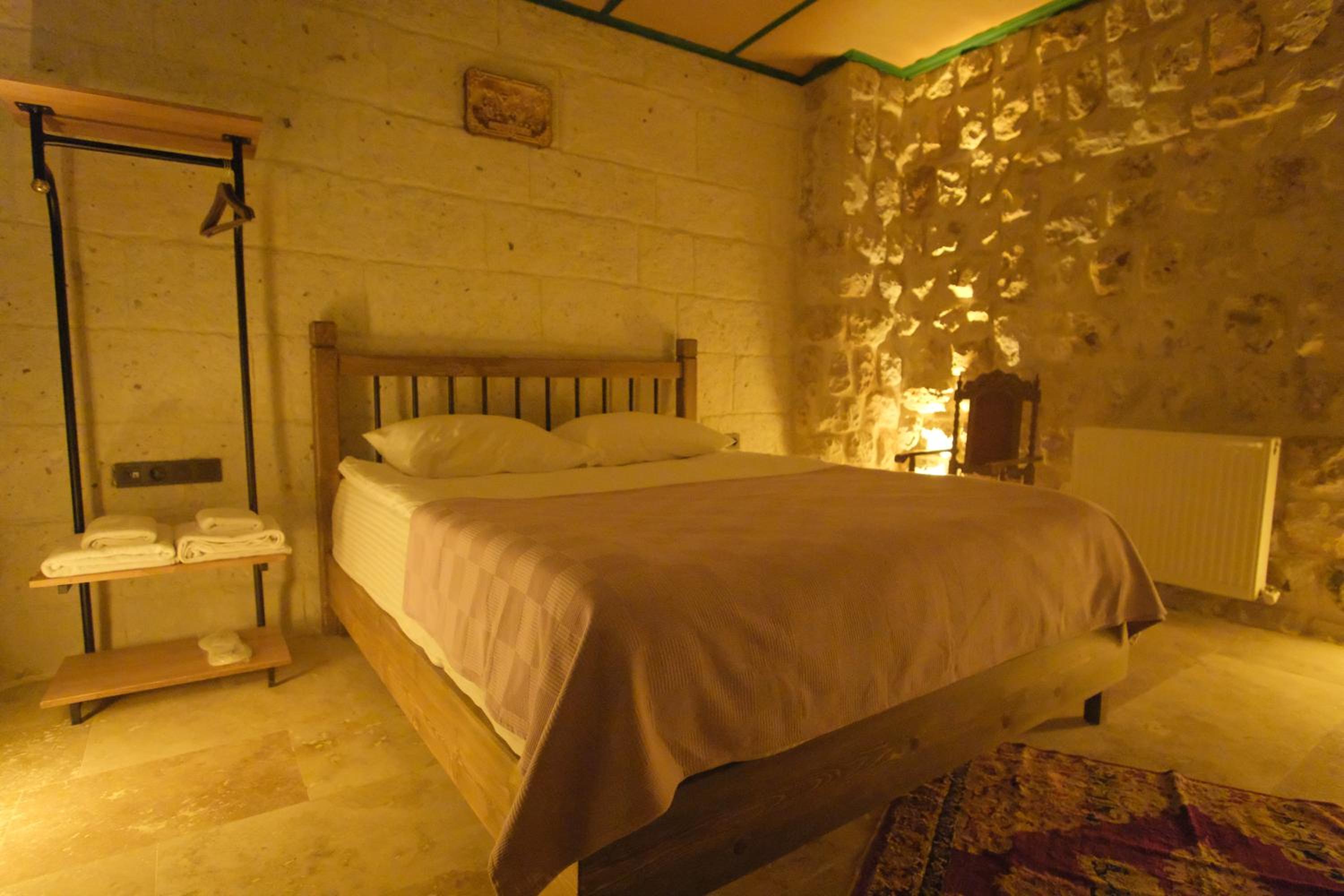 Standard Double Room - Photo 21