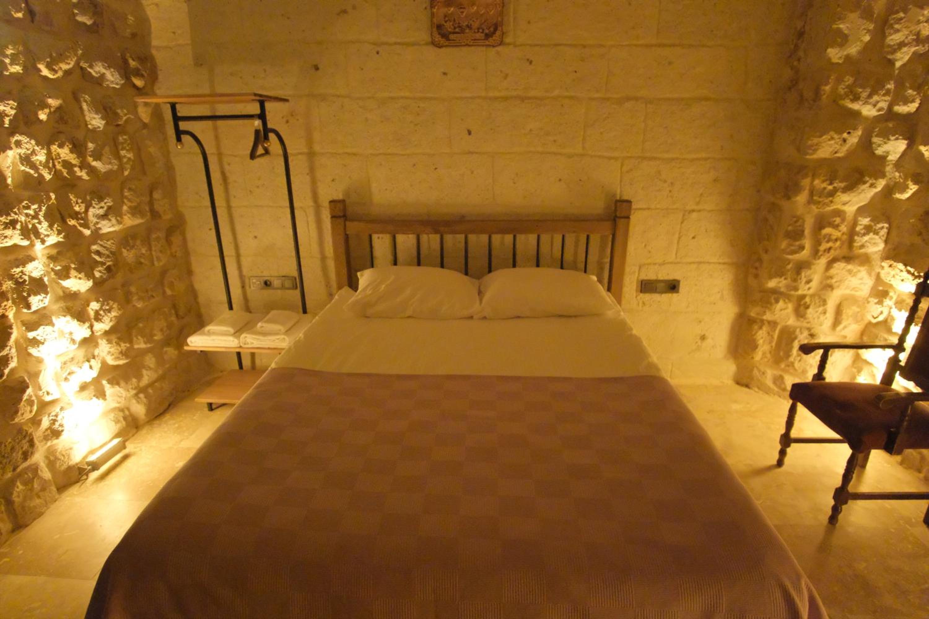 Standard Double Room - Photo 22