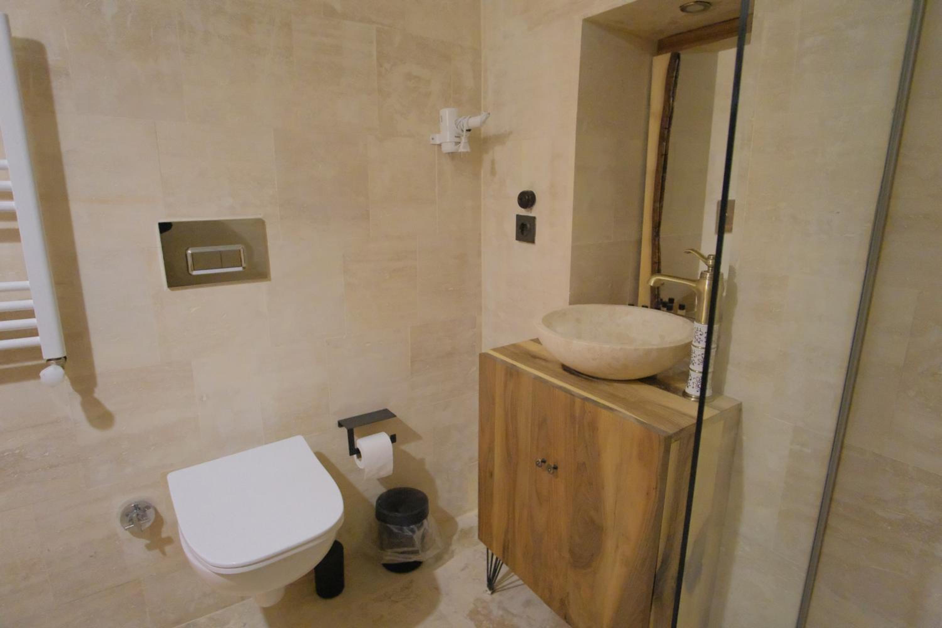 Standard Double Room - Photo 13