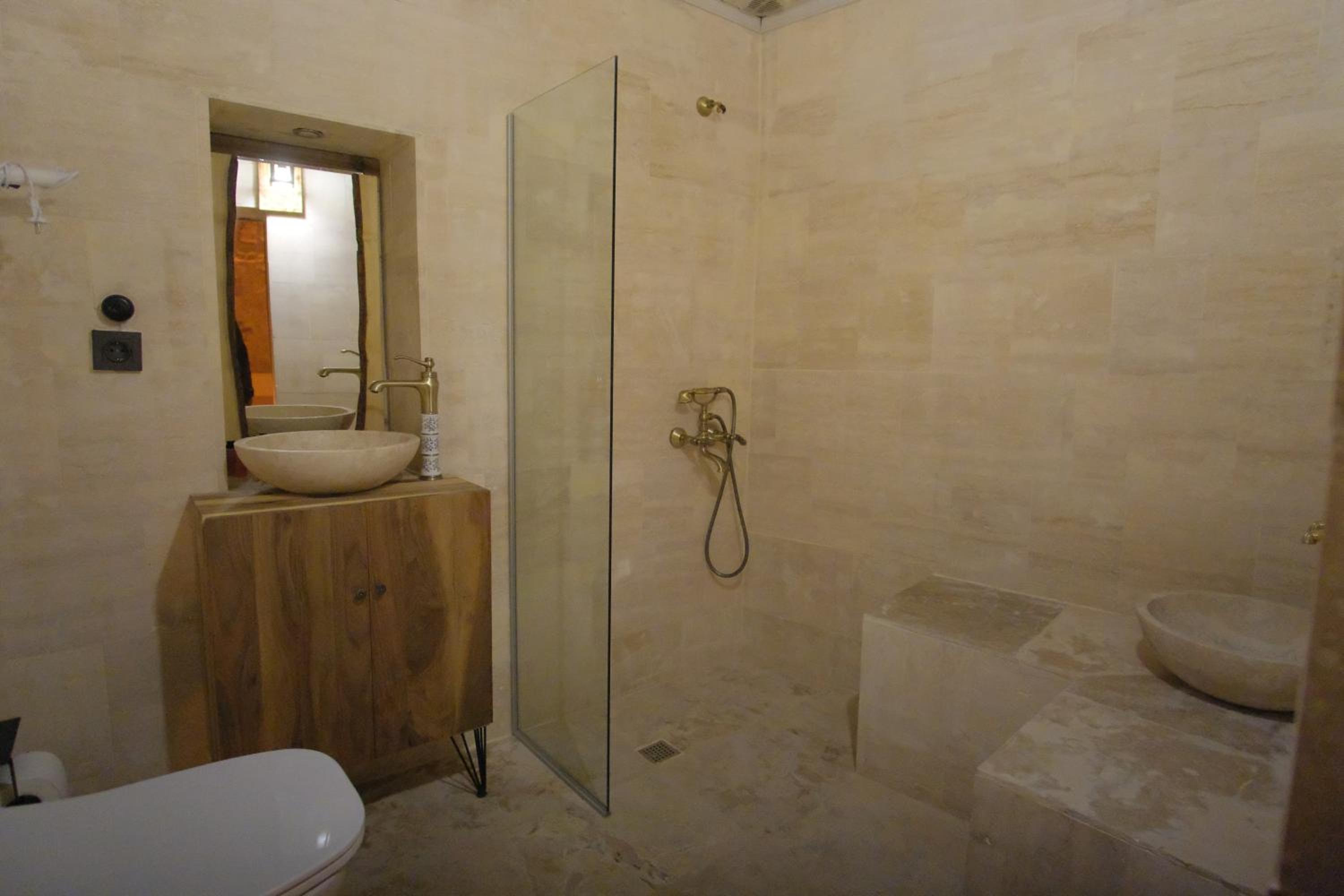 Standard Double Room - Photo 14