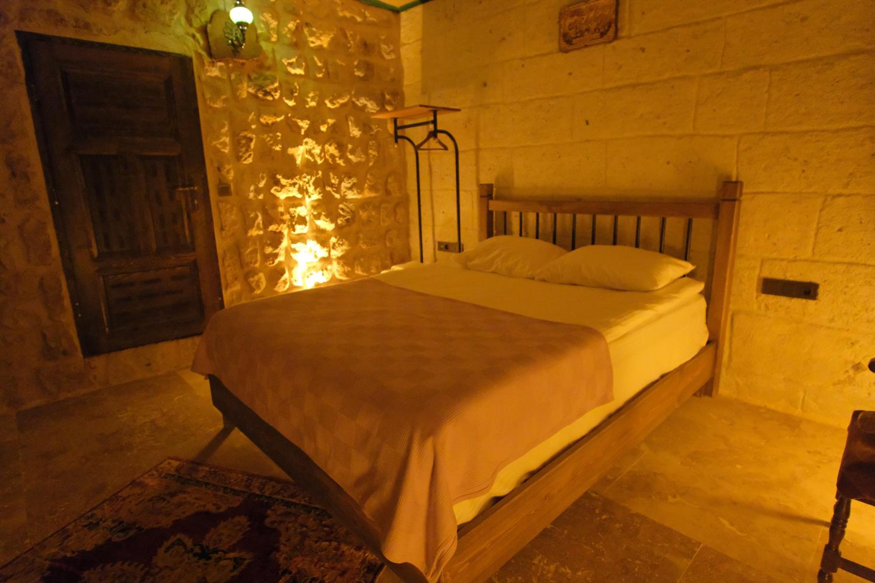 Standard Double Room - Photo 16
