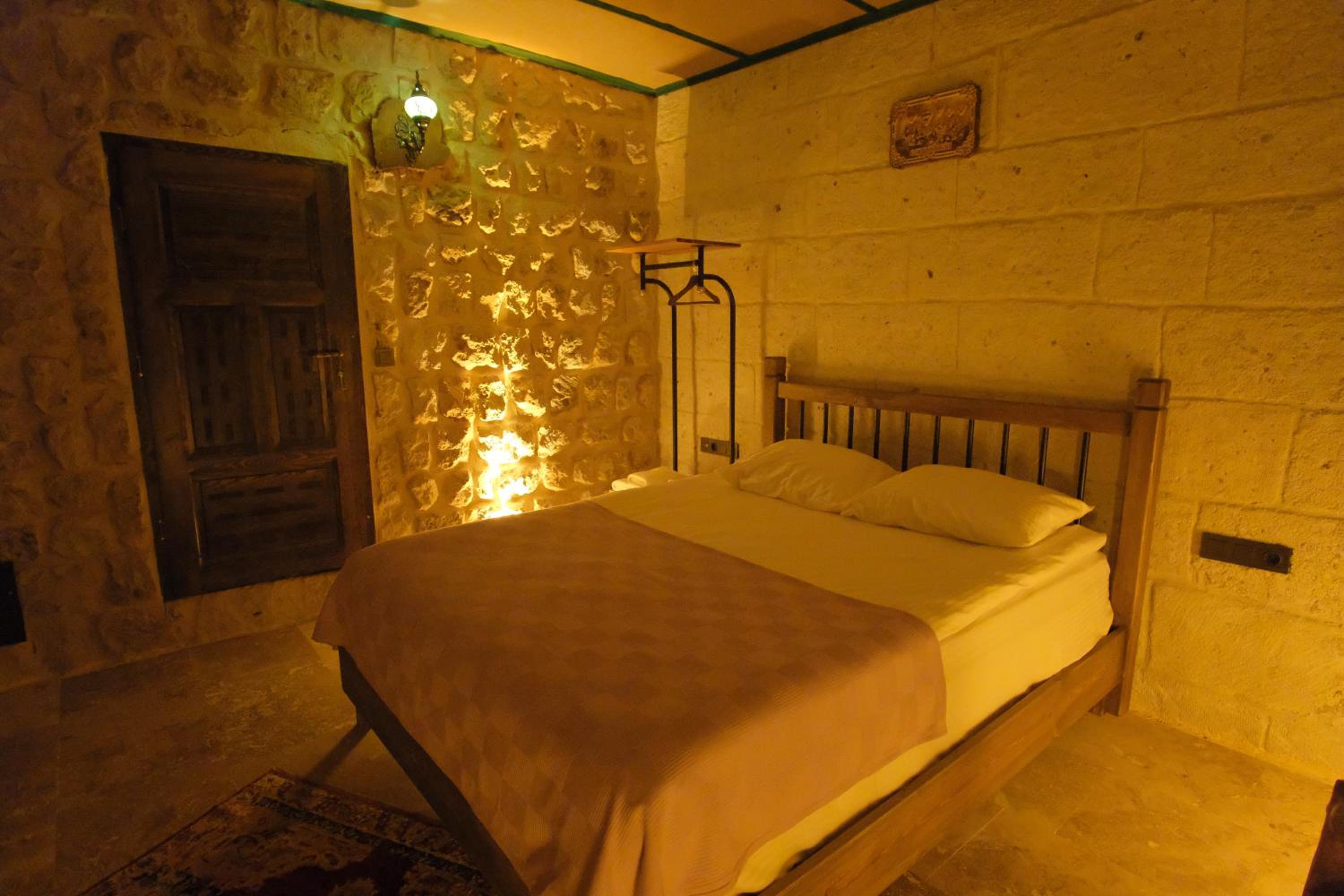 Standard Double Room - Photo 17