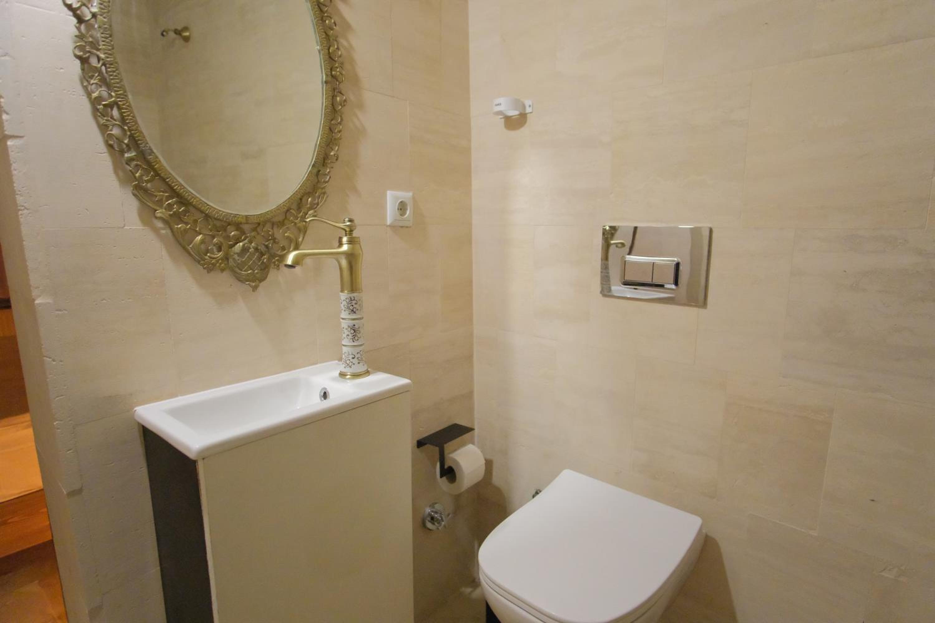 Standard Double Room - Photo 8
