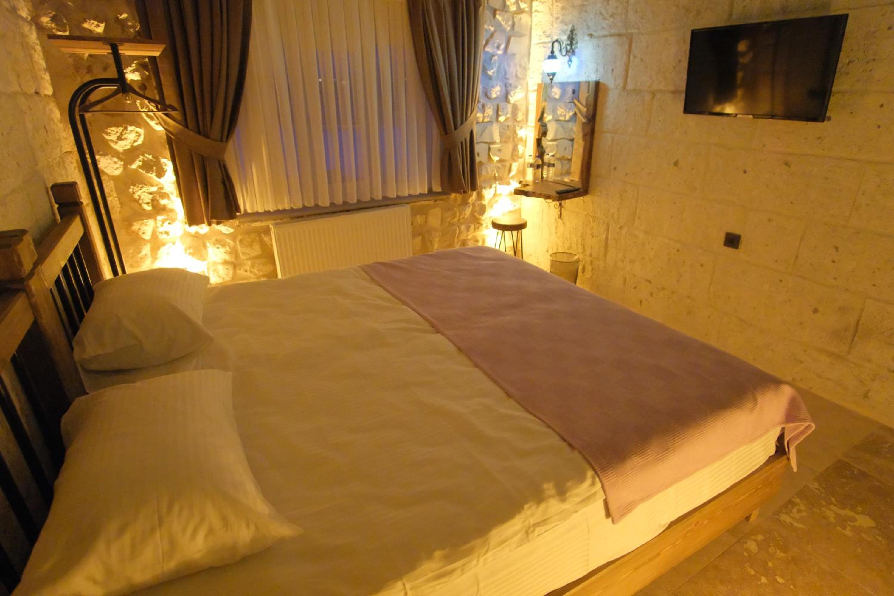 Standard Double Room - Photo 10