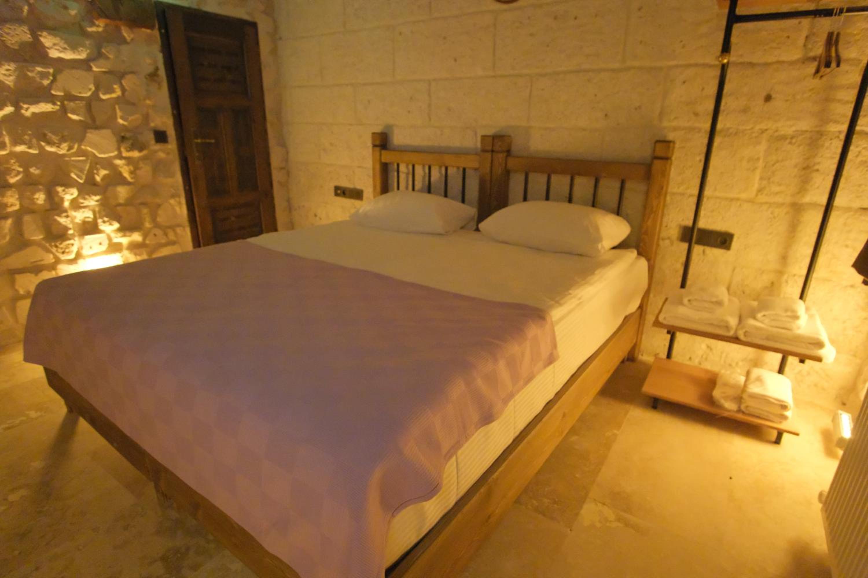 Standard Double Room - Photo 7