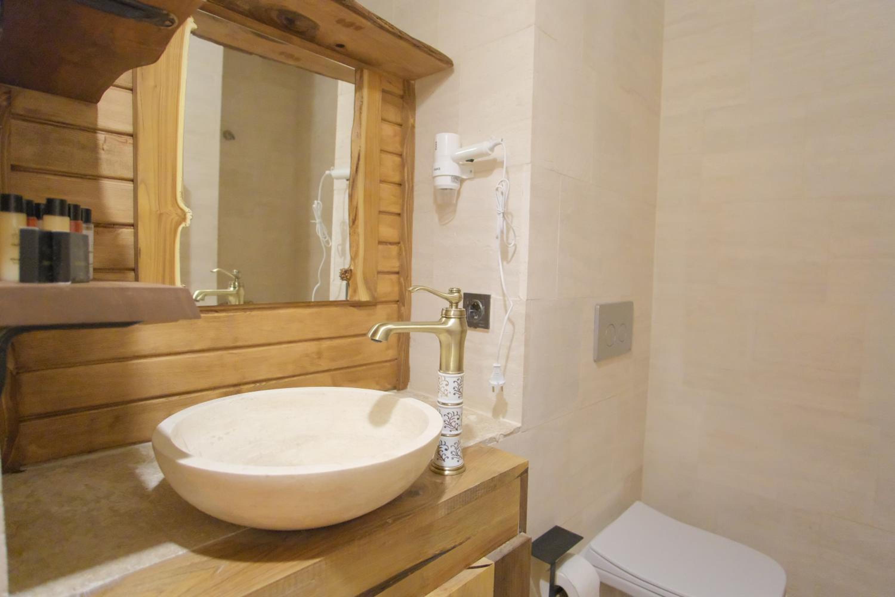 Standard Double Room - Photo 5