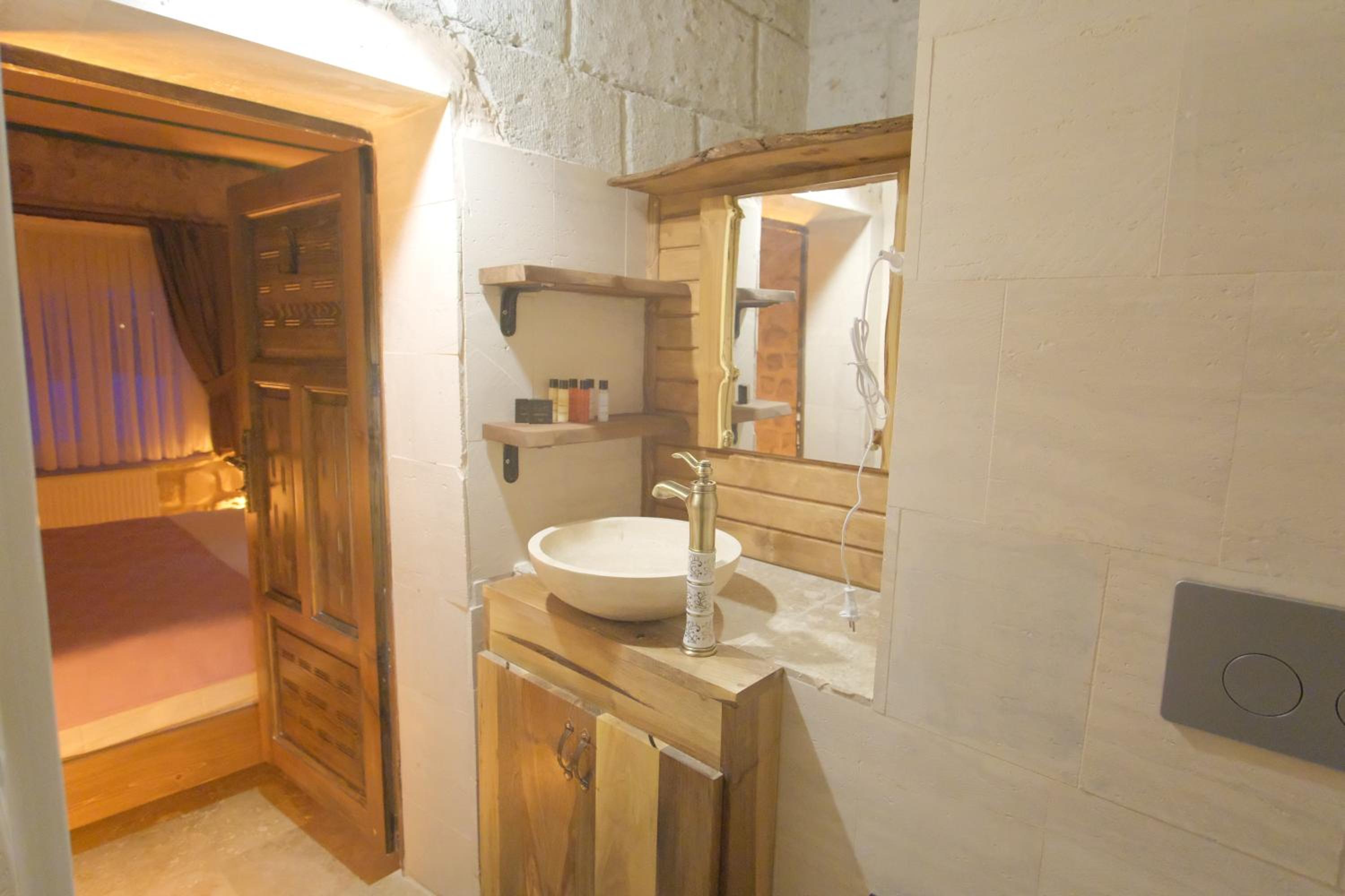 Standard Double Room - Photo 6