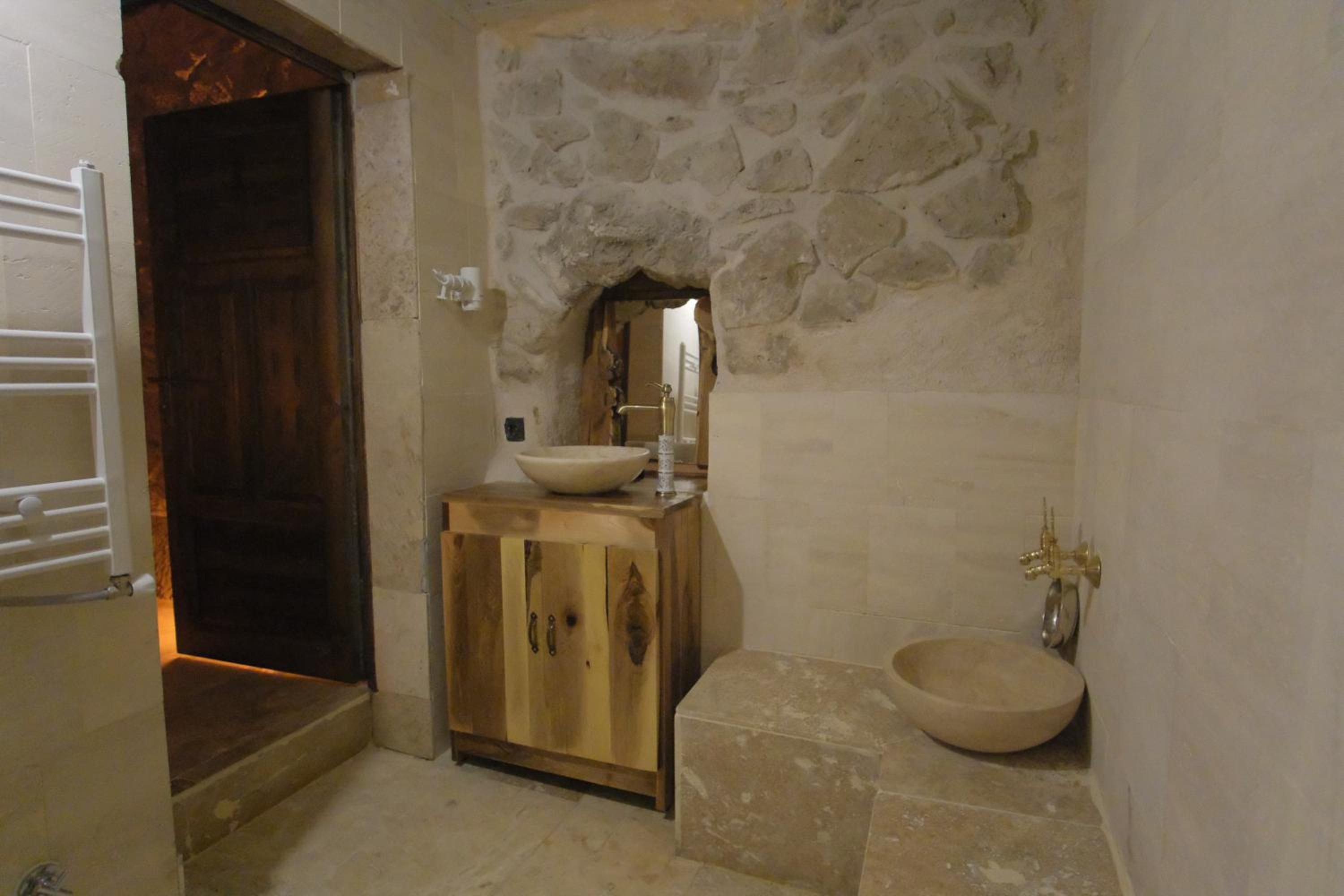 Deluxe Double Room - Photo 16