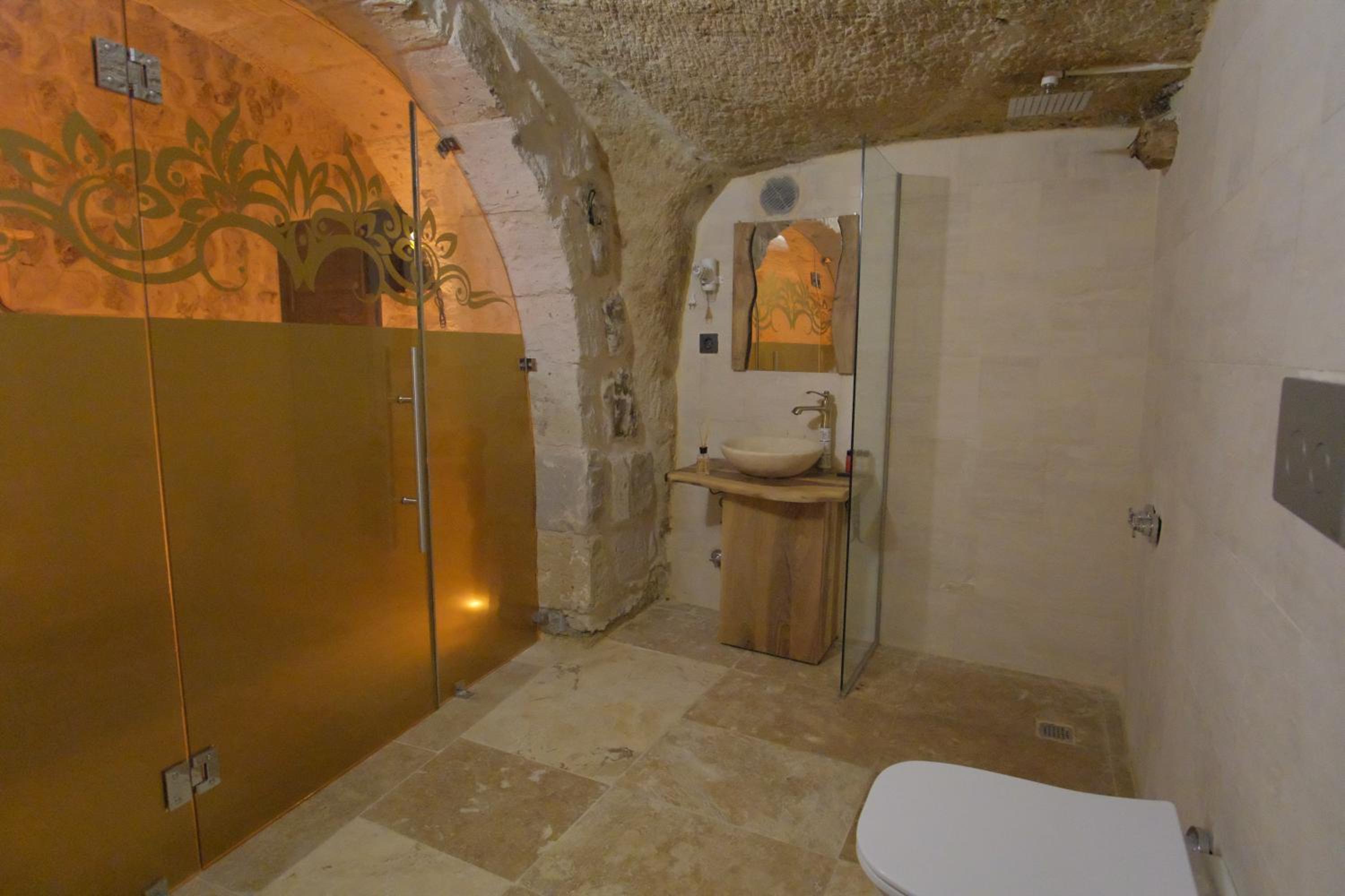 Deluxe Double Room - Photo 11