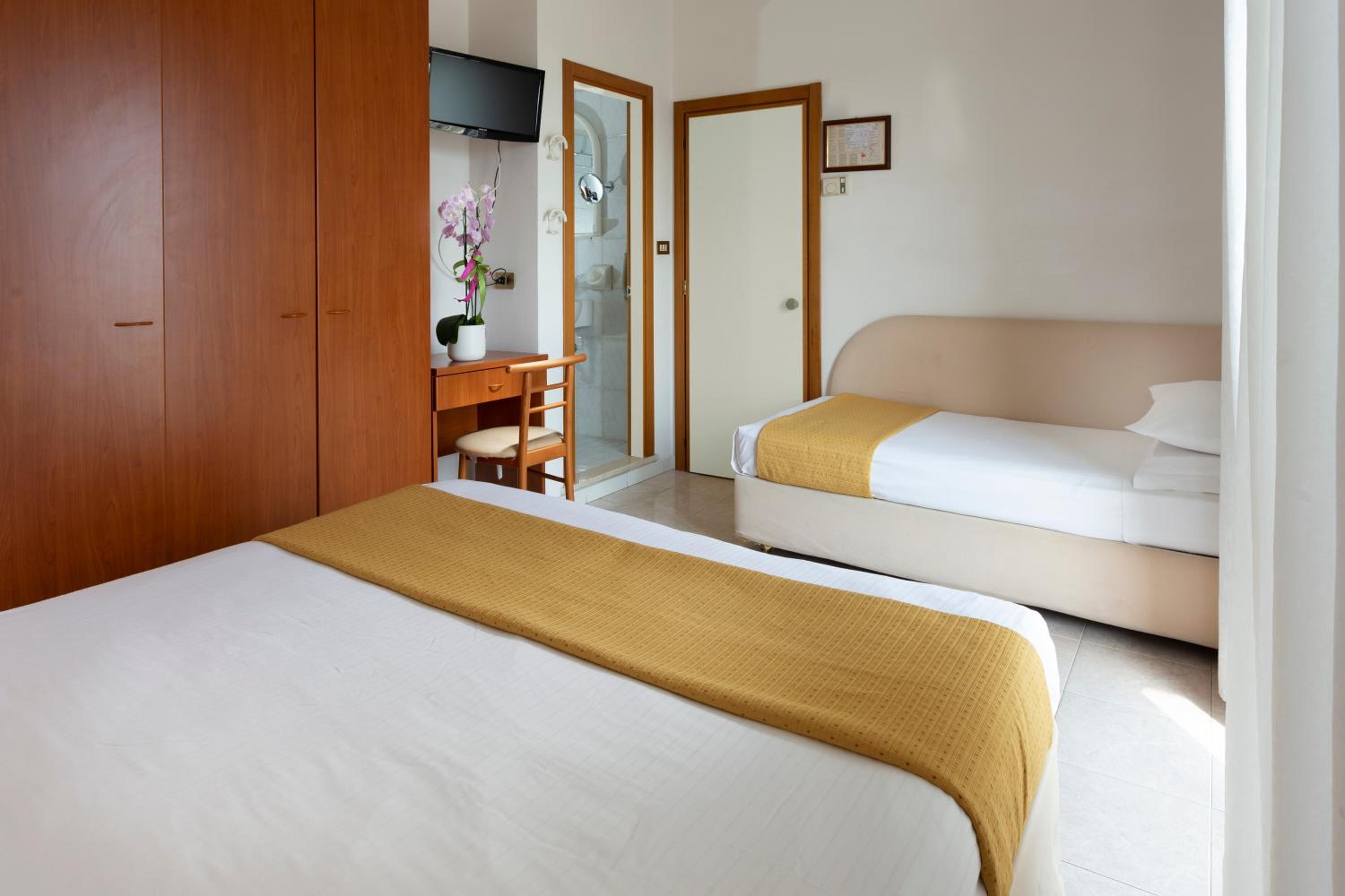 Deluxe Triple Room photo 2