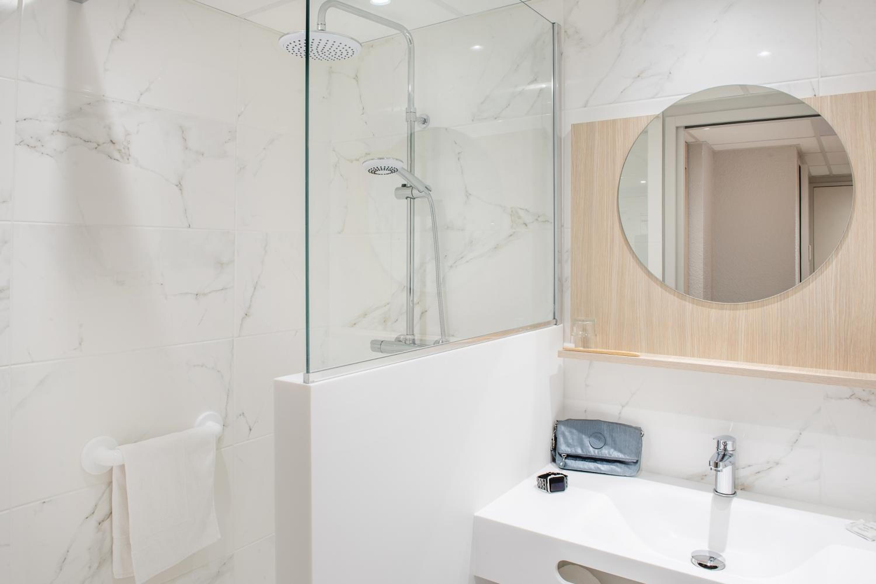 Double or Twin Room - Photo 8