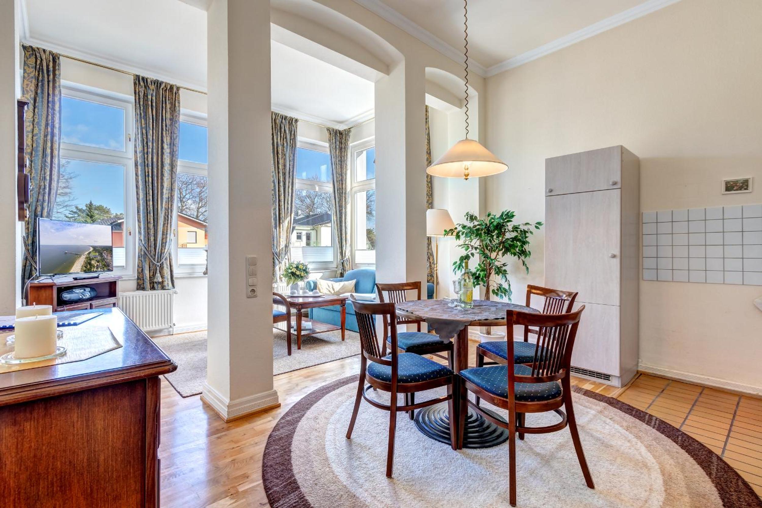 One-Bedroom Apartment with Balcony photo 3