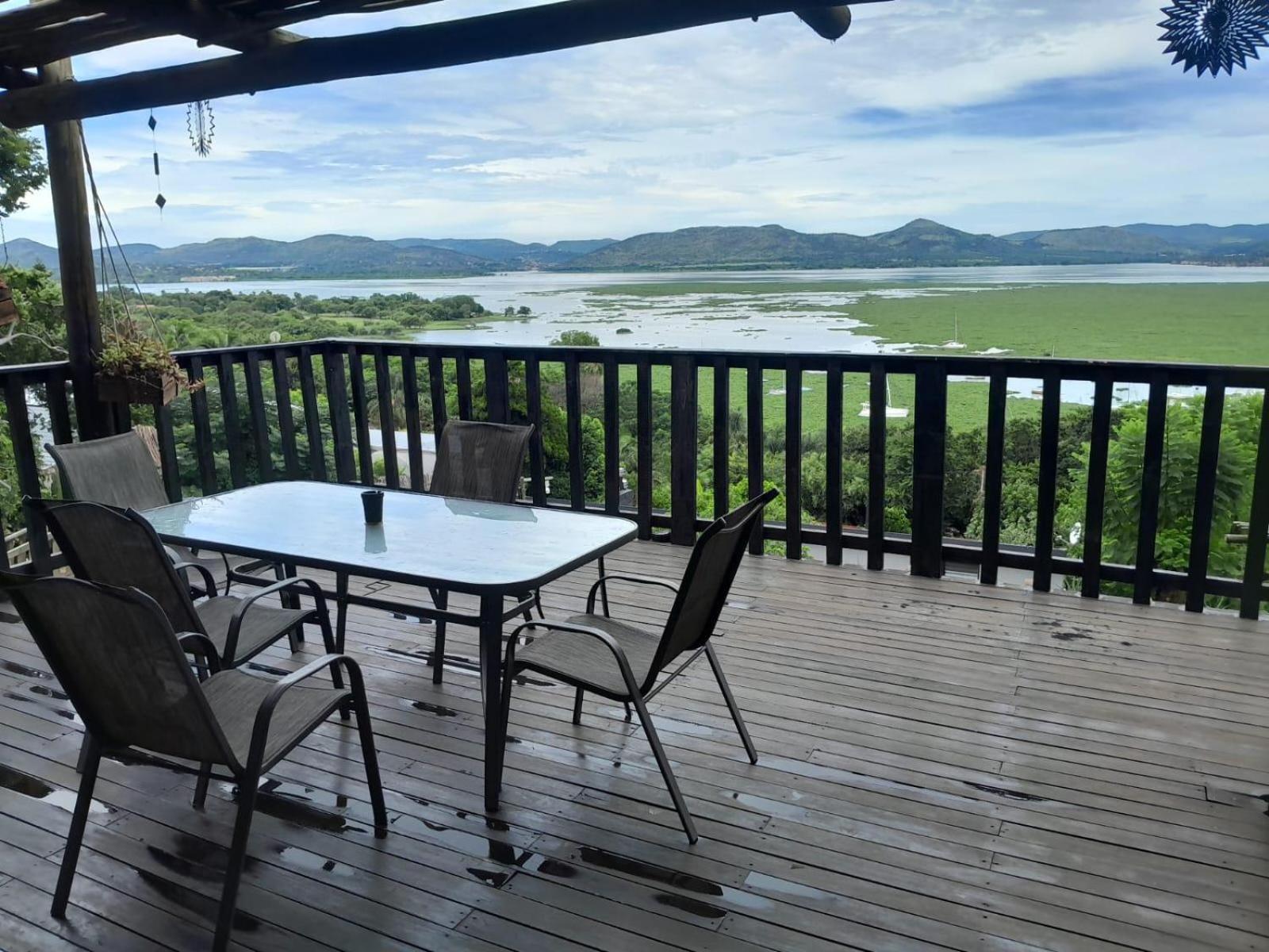Family Room with Lake View photo 3