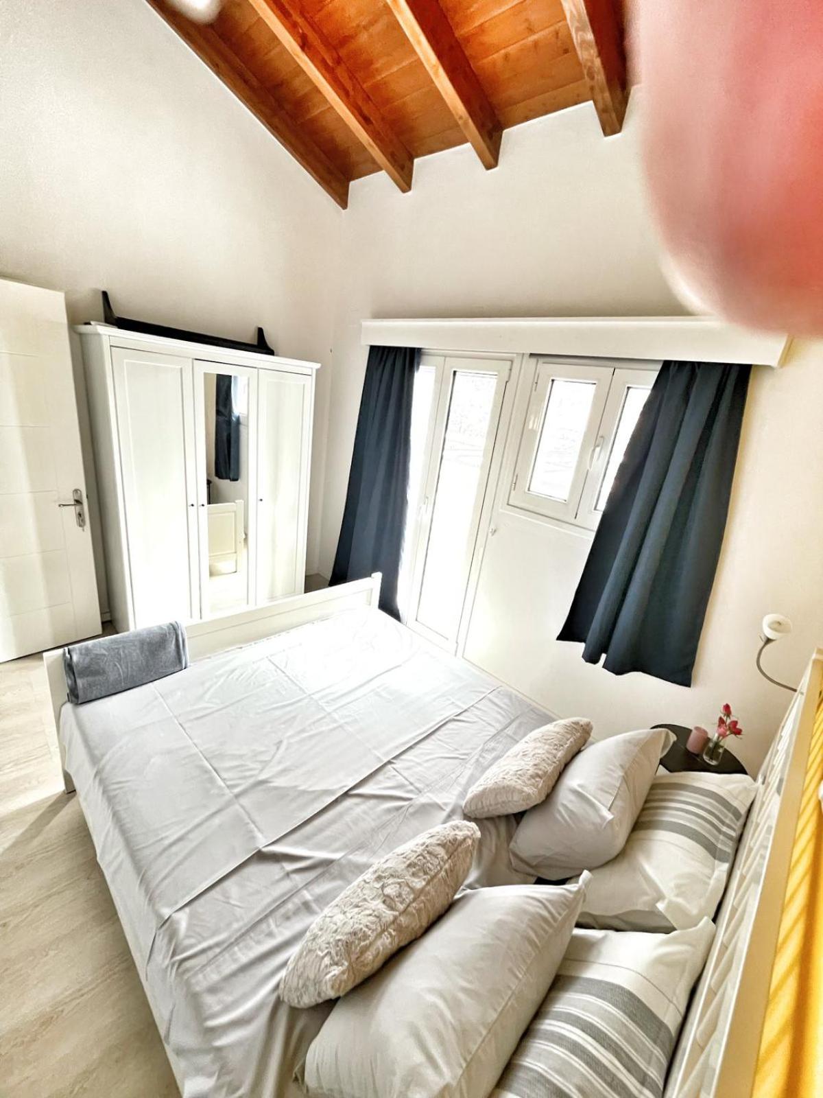Three-Bedroom House photo 3