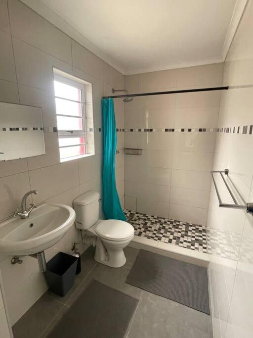 Three-Bedroom House photo 3