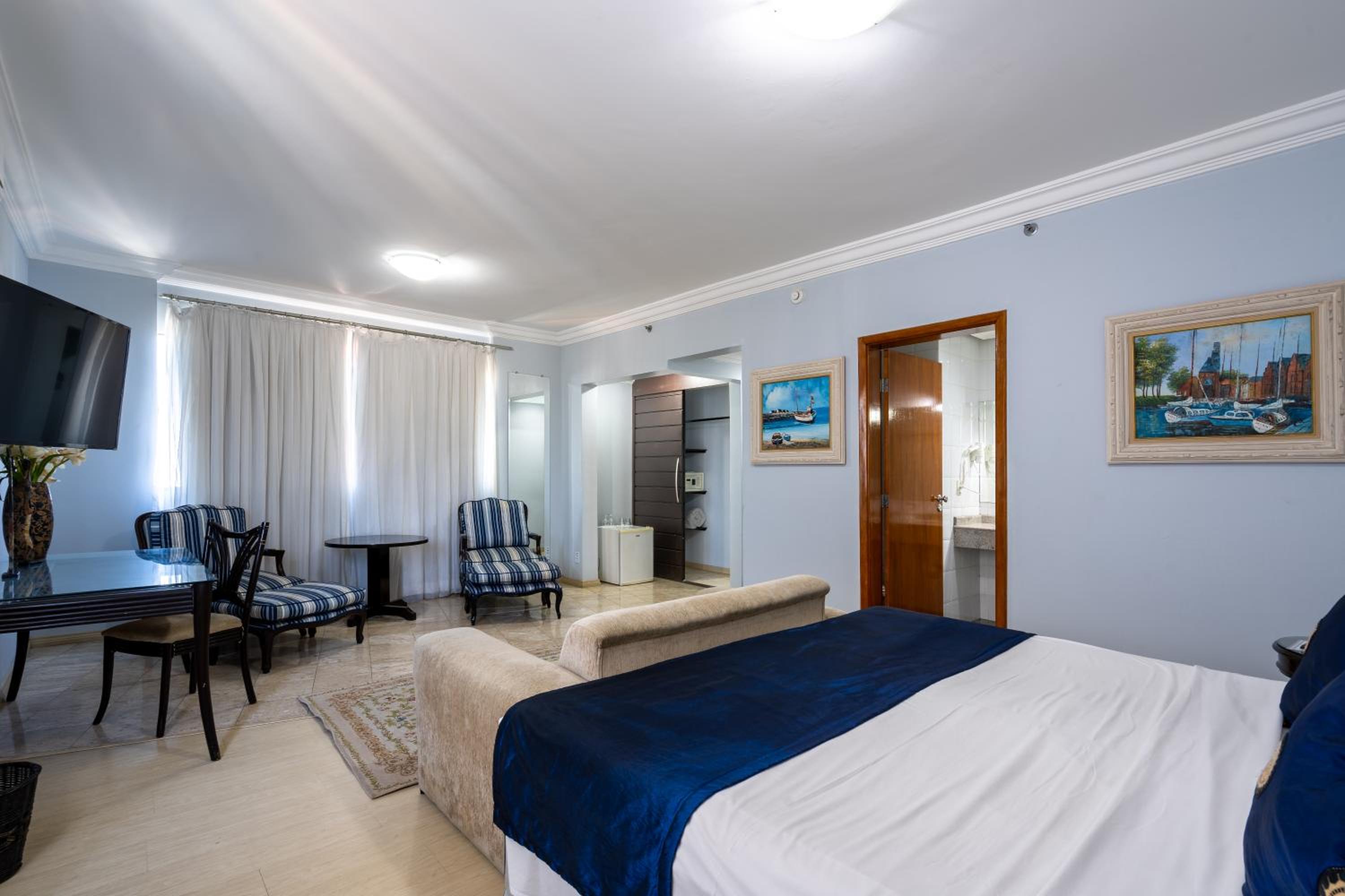 Senior Suite - Photo 7