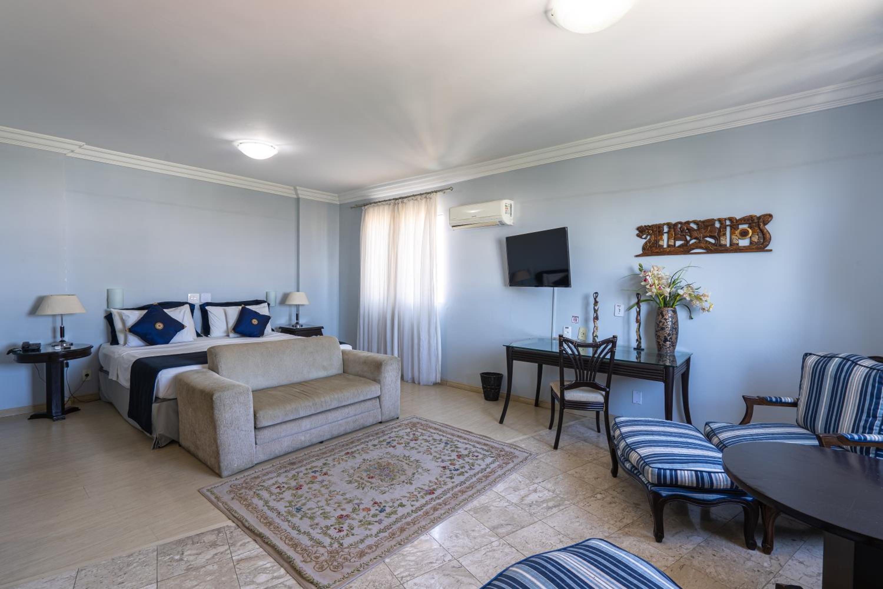 Senior Suite - Photo 10