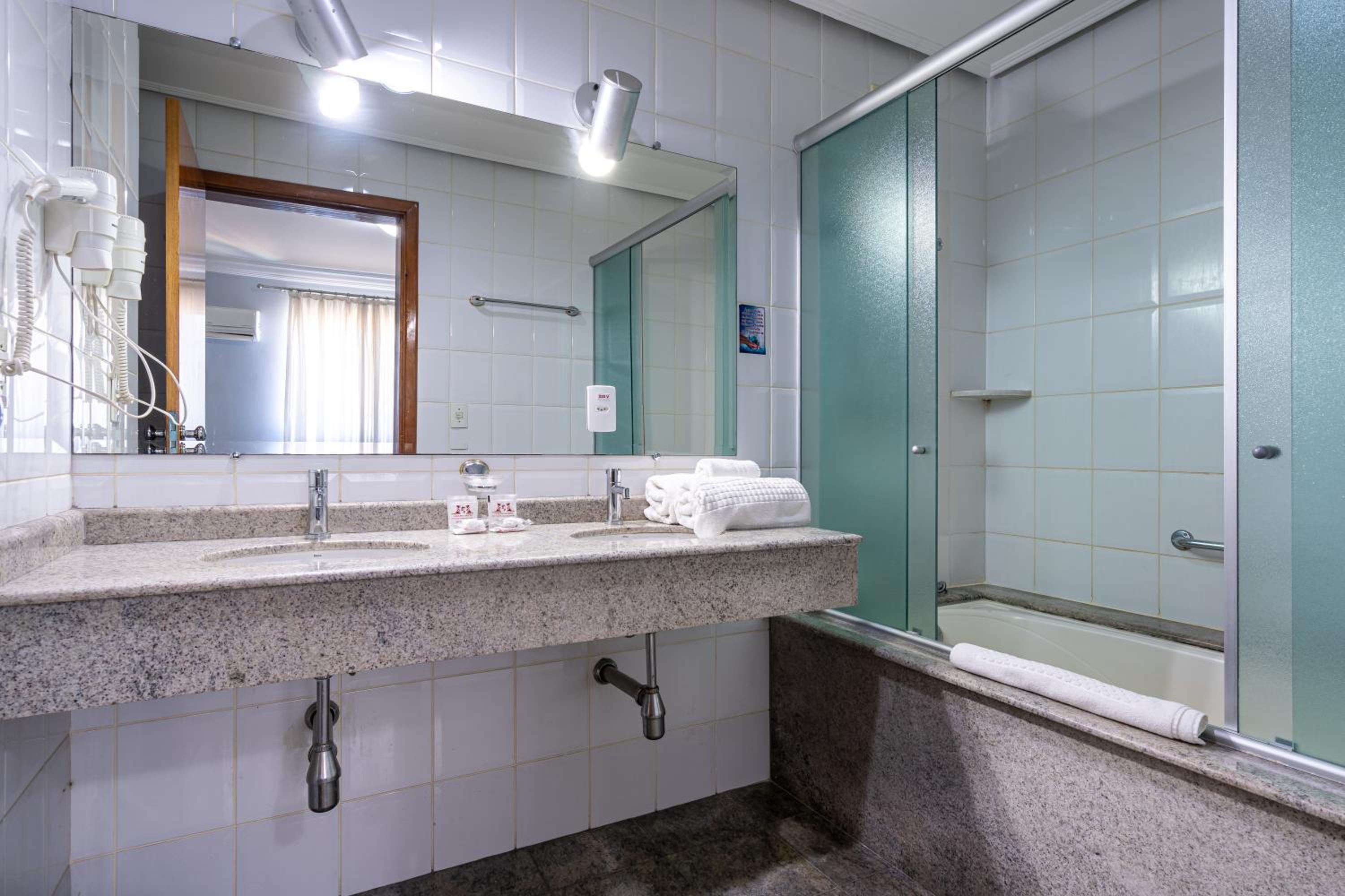 Senior Suite - Photo 12
