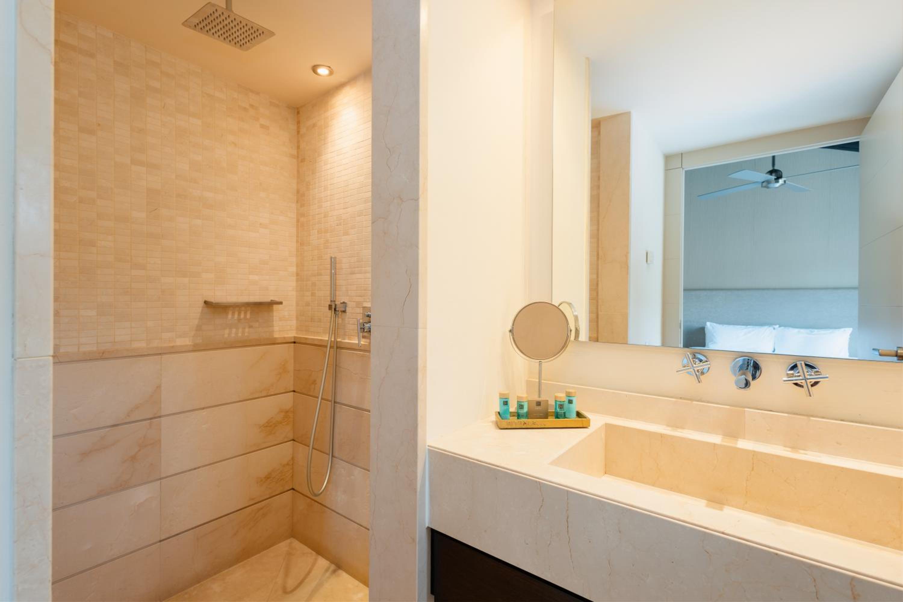 Habitación Doble Estándar o con Dos Camas Individuales