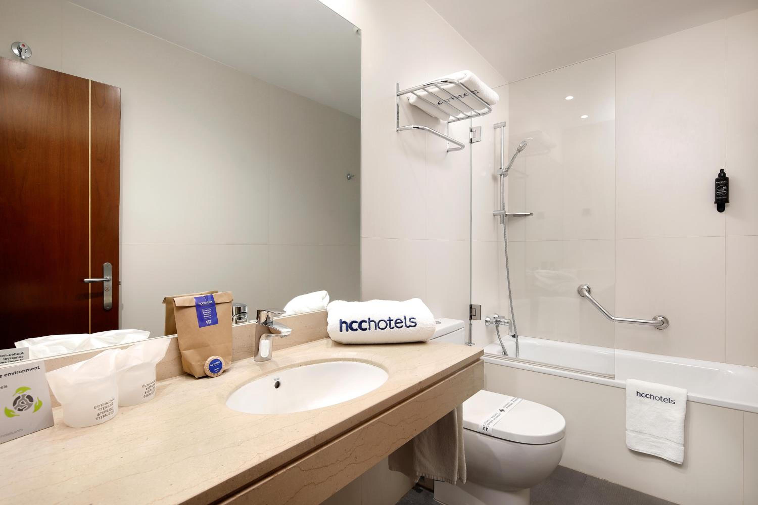 Twin Room with Extra Bed (3 Adults) photo 3