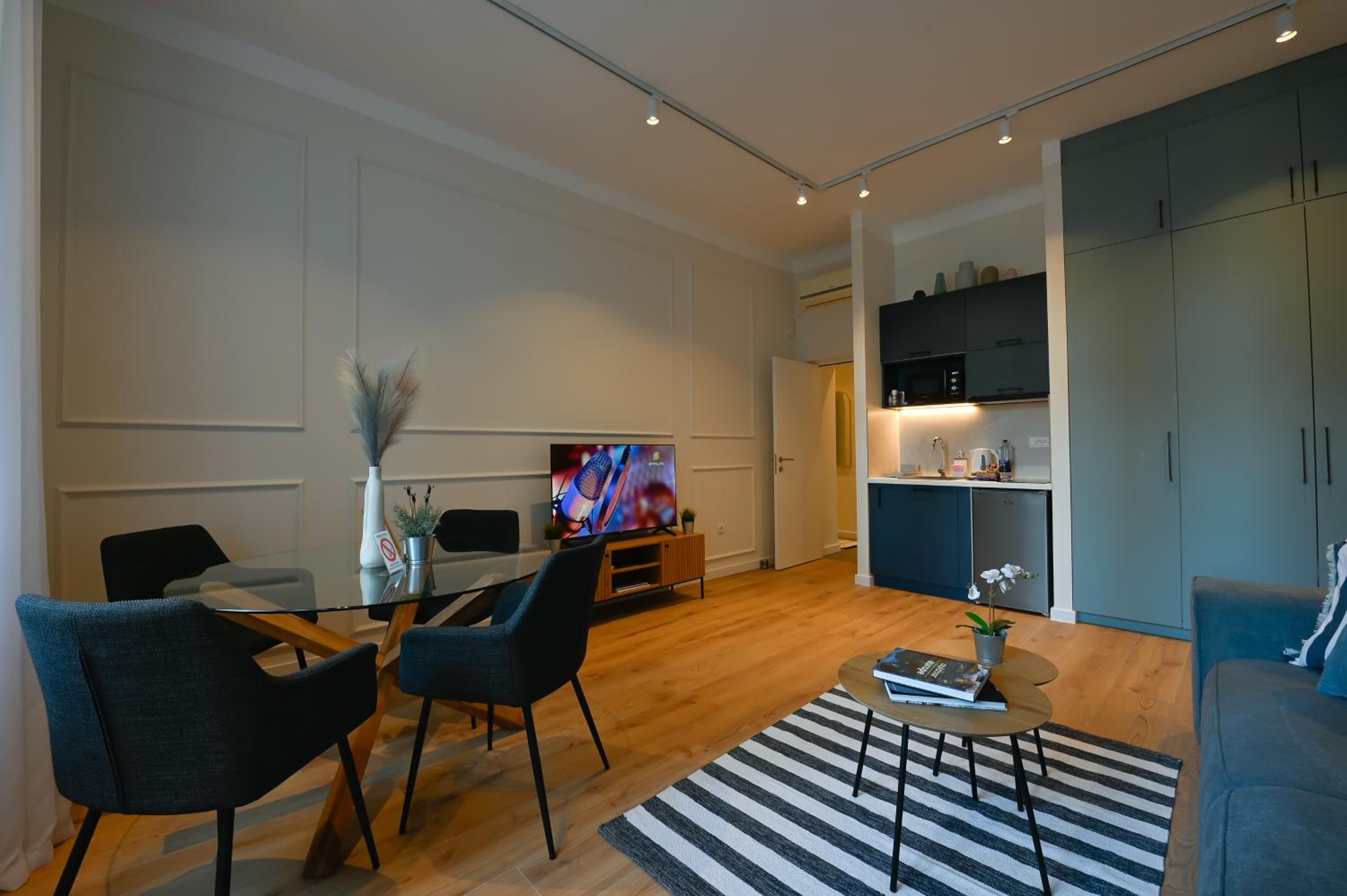 Apartment photo 1