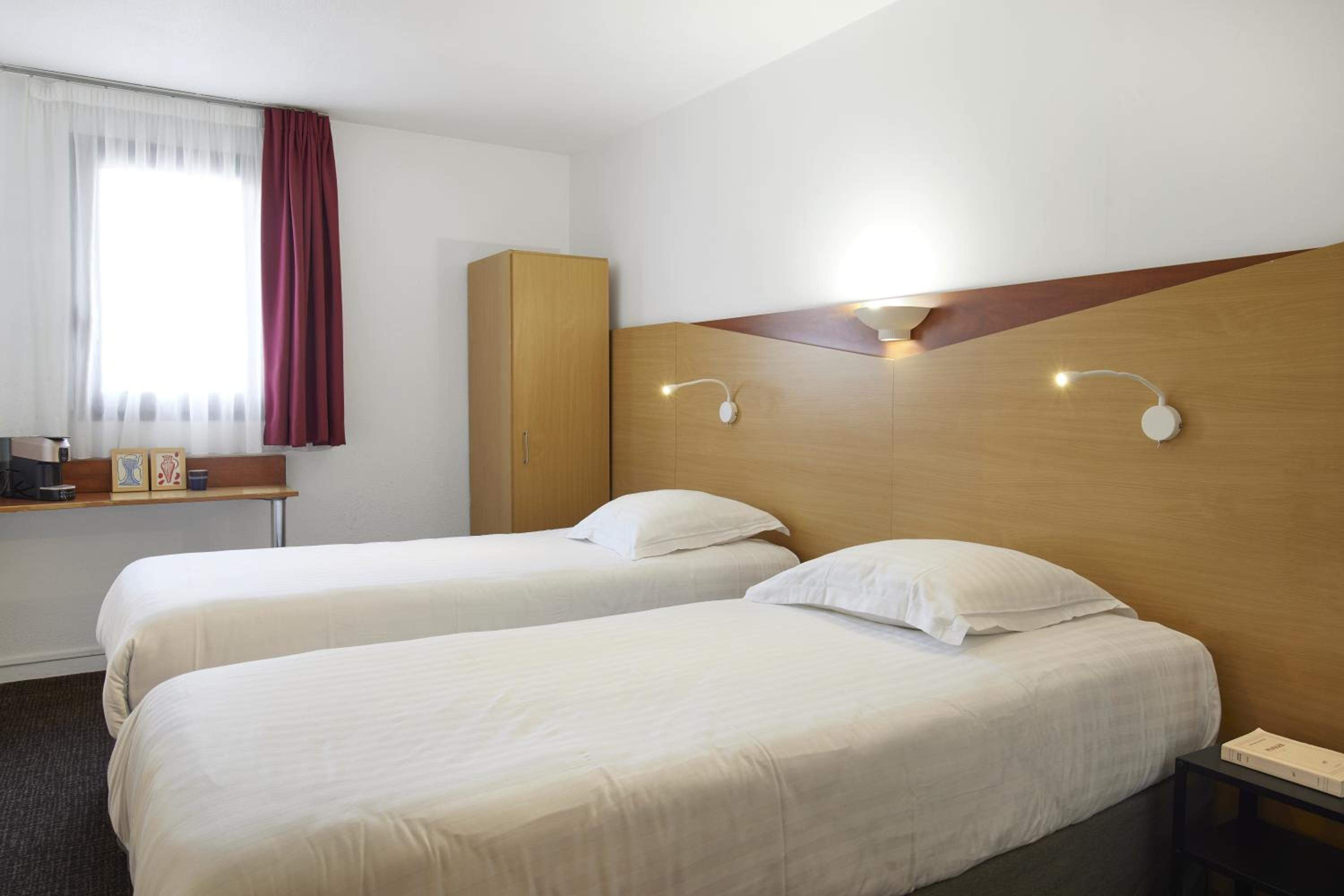 Twin Room - Photo 1