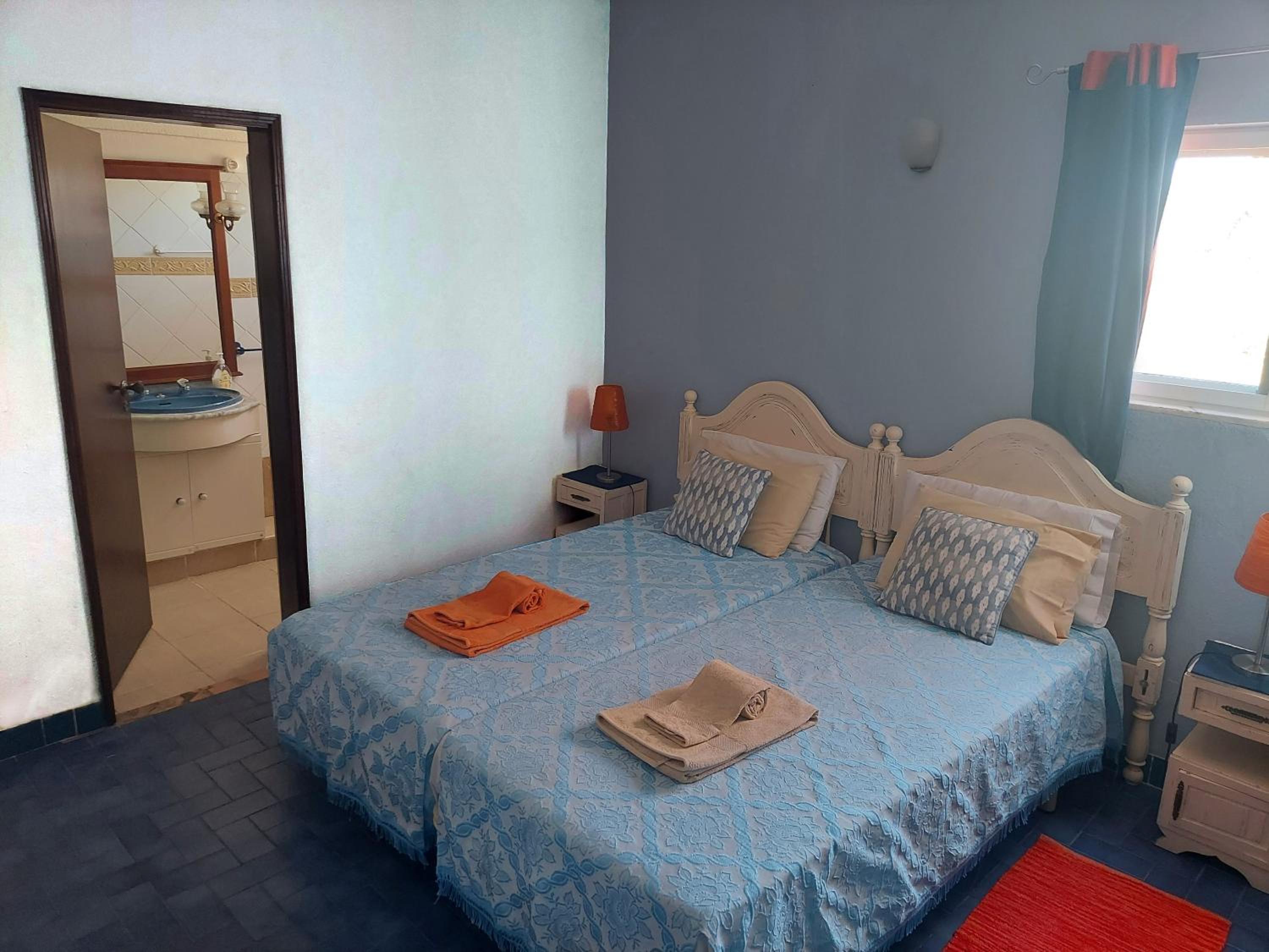 Twin Room with Private Bathroom photo 1